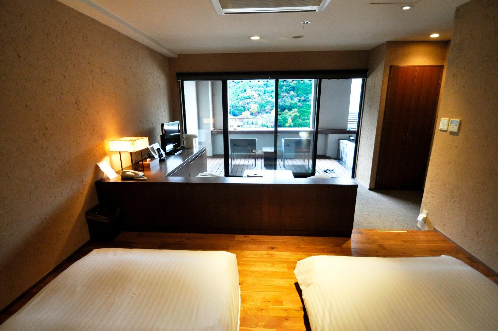Guest room with open-air bath “Kaze no Tate Deluxe Twin Room”
