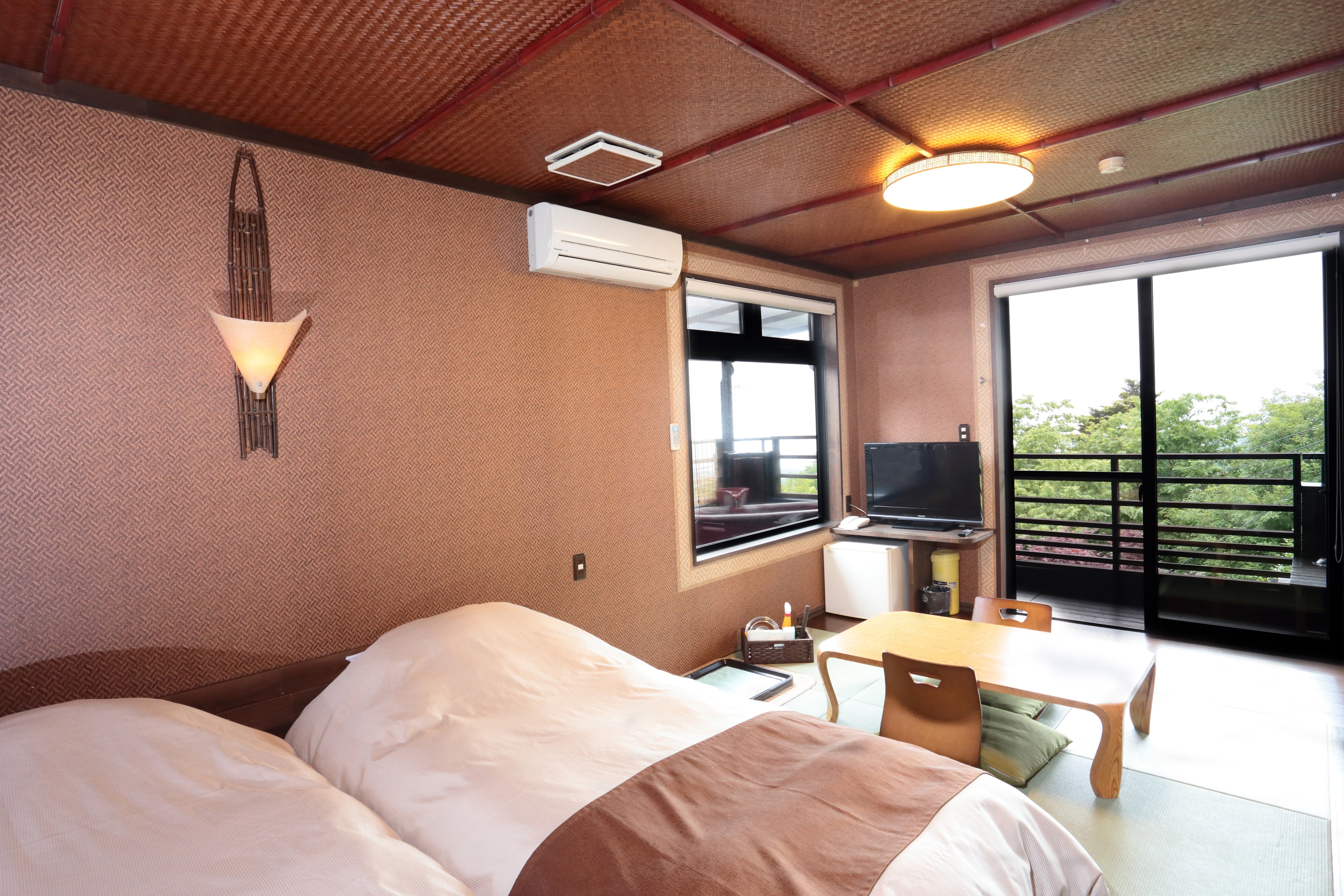 信樂燒露天浴池＋睡眠浴（室內）