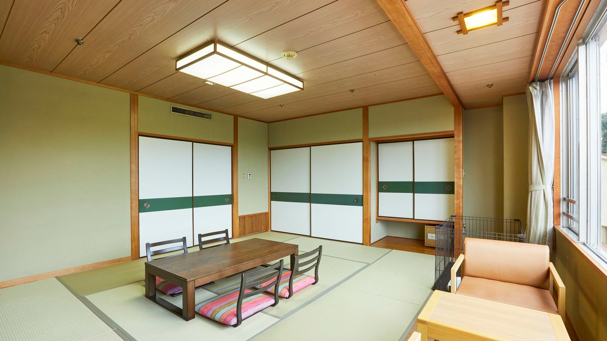 【완짱 룸(일본식 방)】8 다다미와 10 다다미의 방이 있습니다
