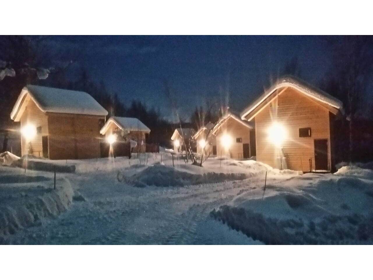 Ninguru Cottages at night