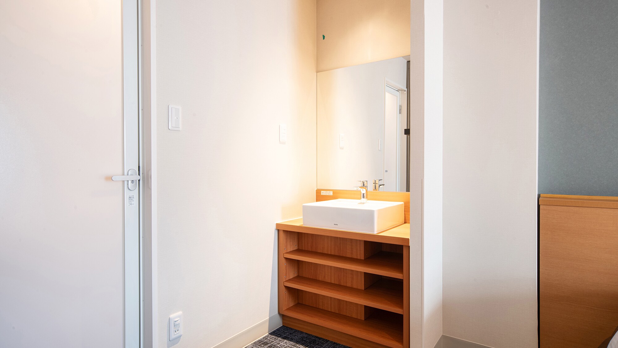 [Guest room washbasin]