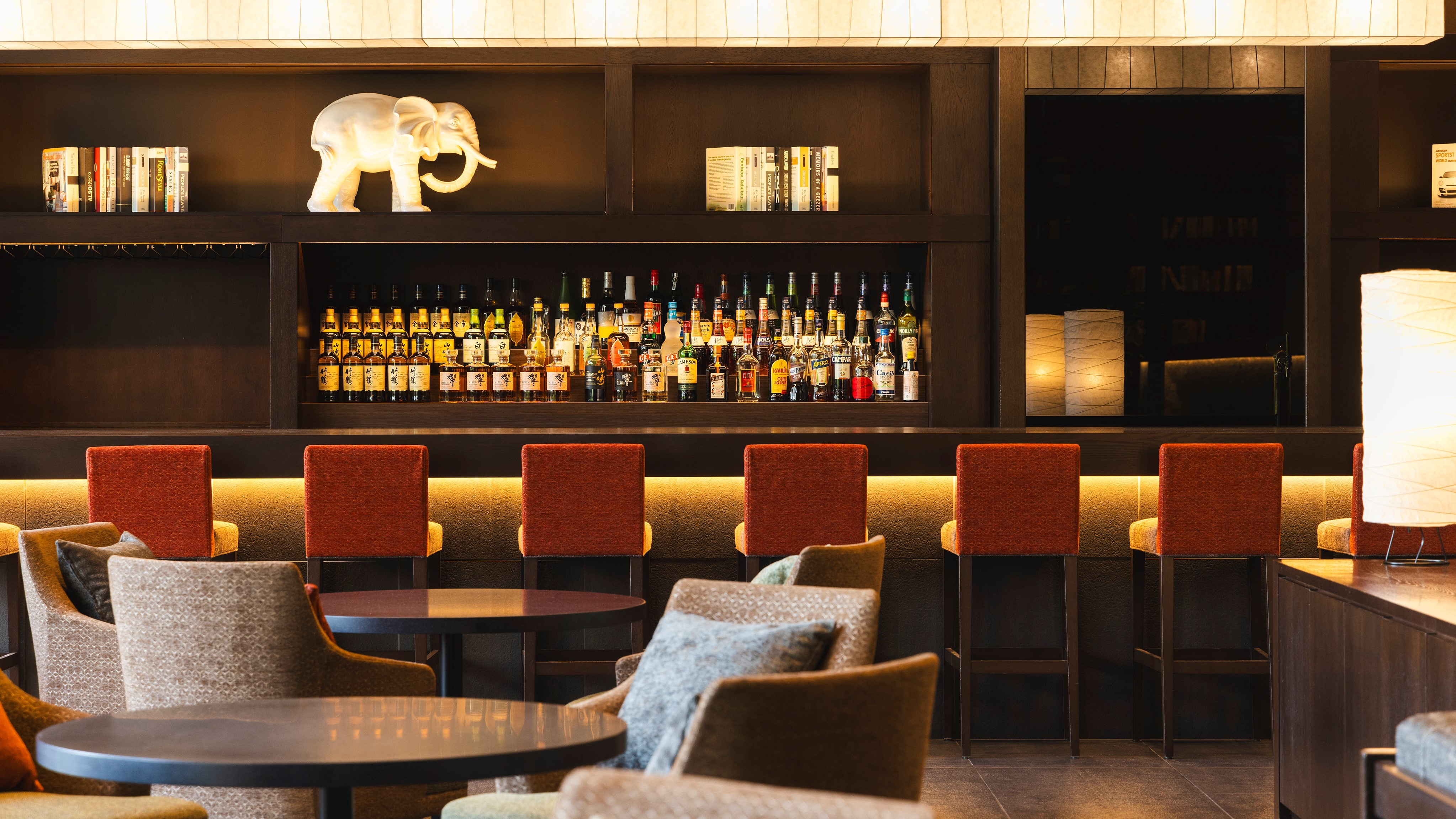 [8th floor lounge] Bar counter
