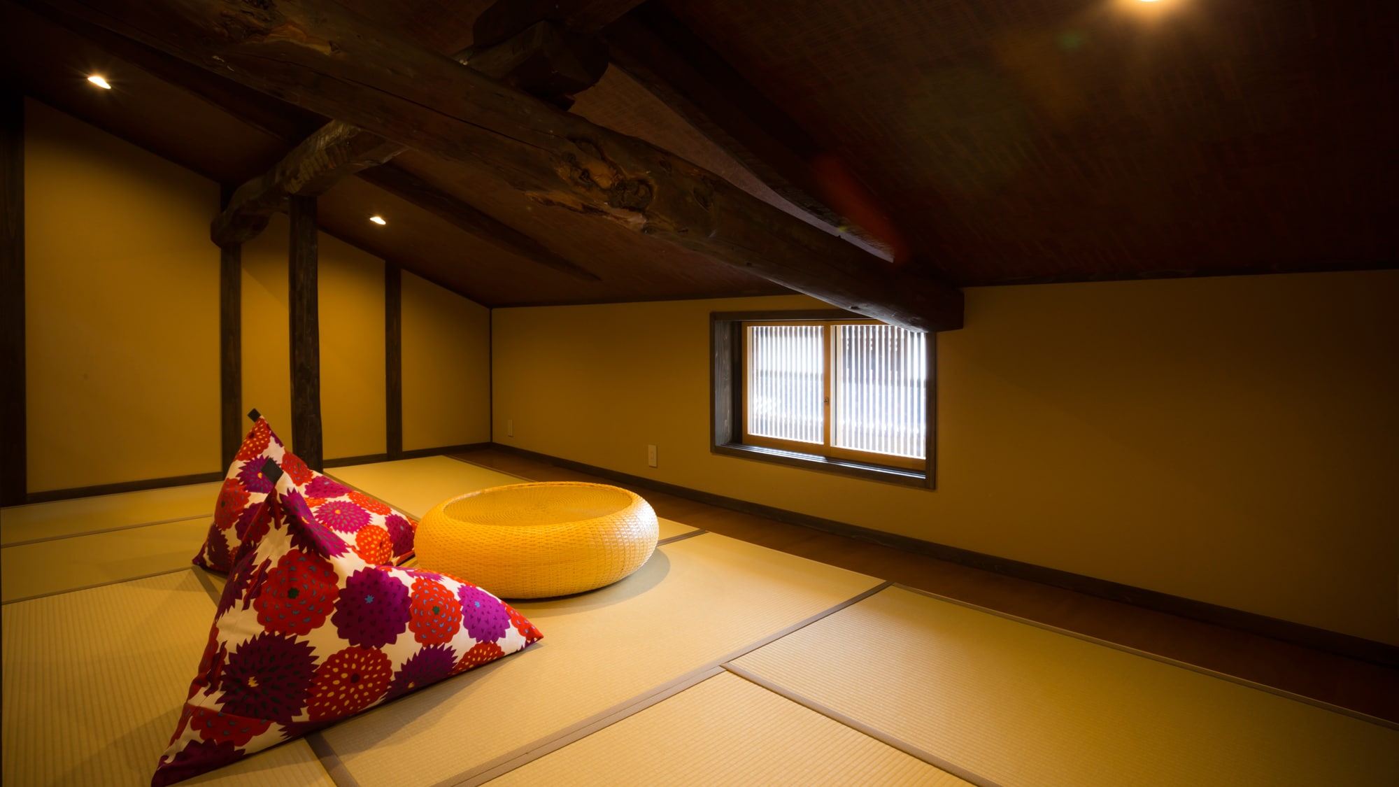 Building A: Japanese-style room (9 tatami mats) (2nd floor)