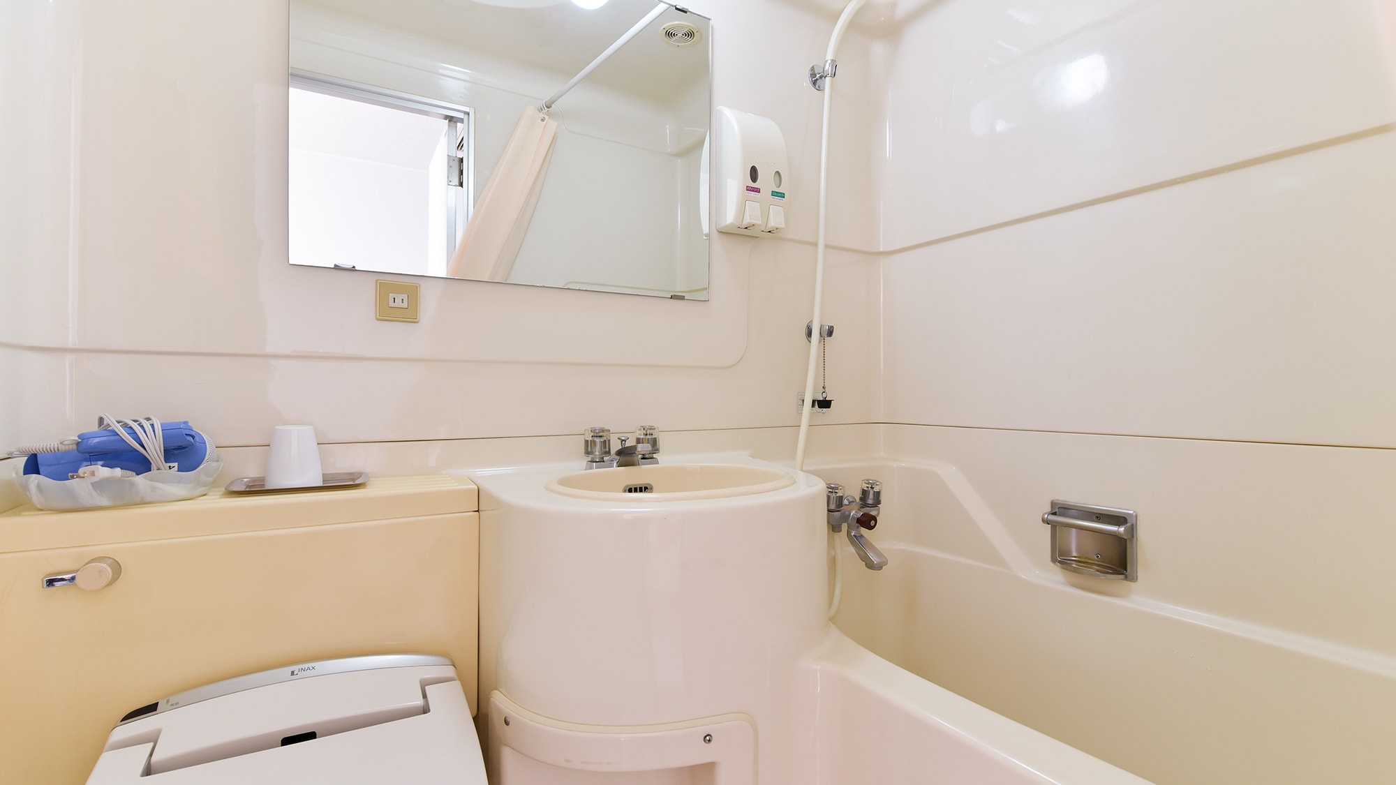 Room (West Wing shared unit bath)