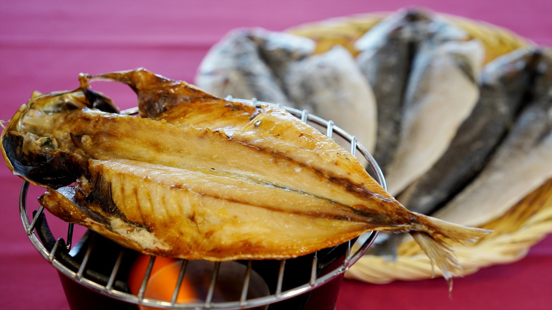 在“干鱼之乡热海”享受早晨美味“干竹荚鱼”