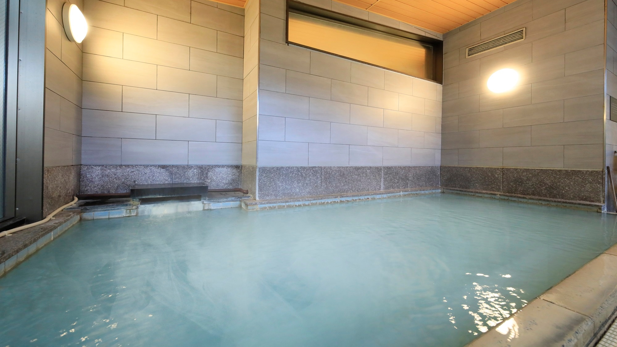 【大型公共澡堂（女浴）】小型室內澡堂