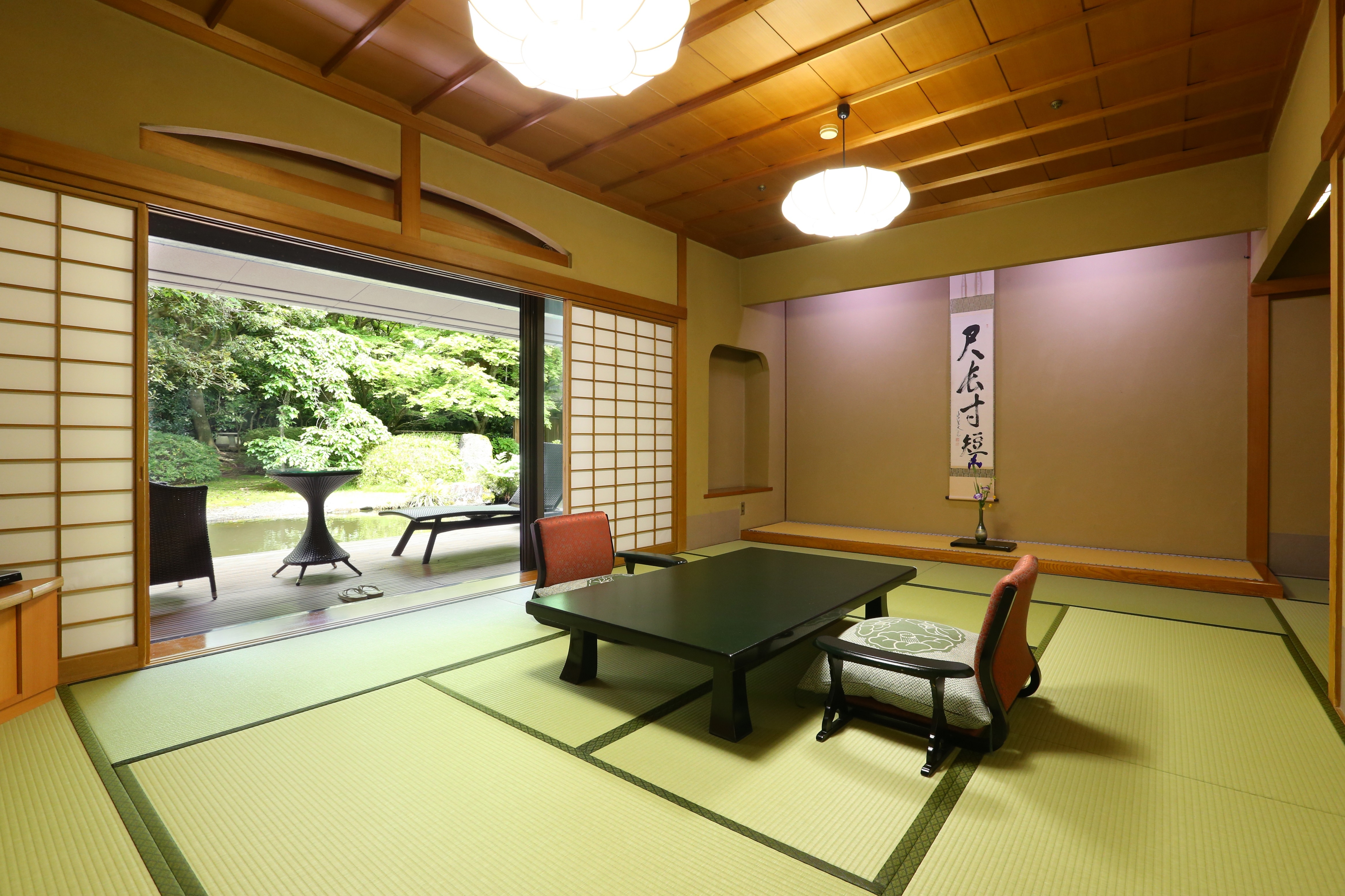 Japanese and Western room with open-air bath