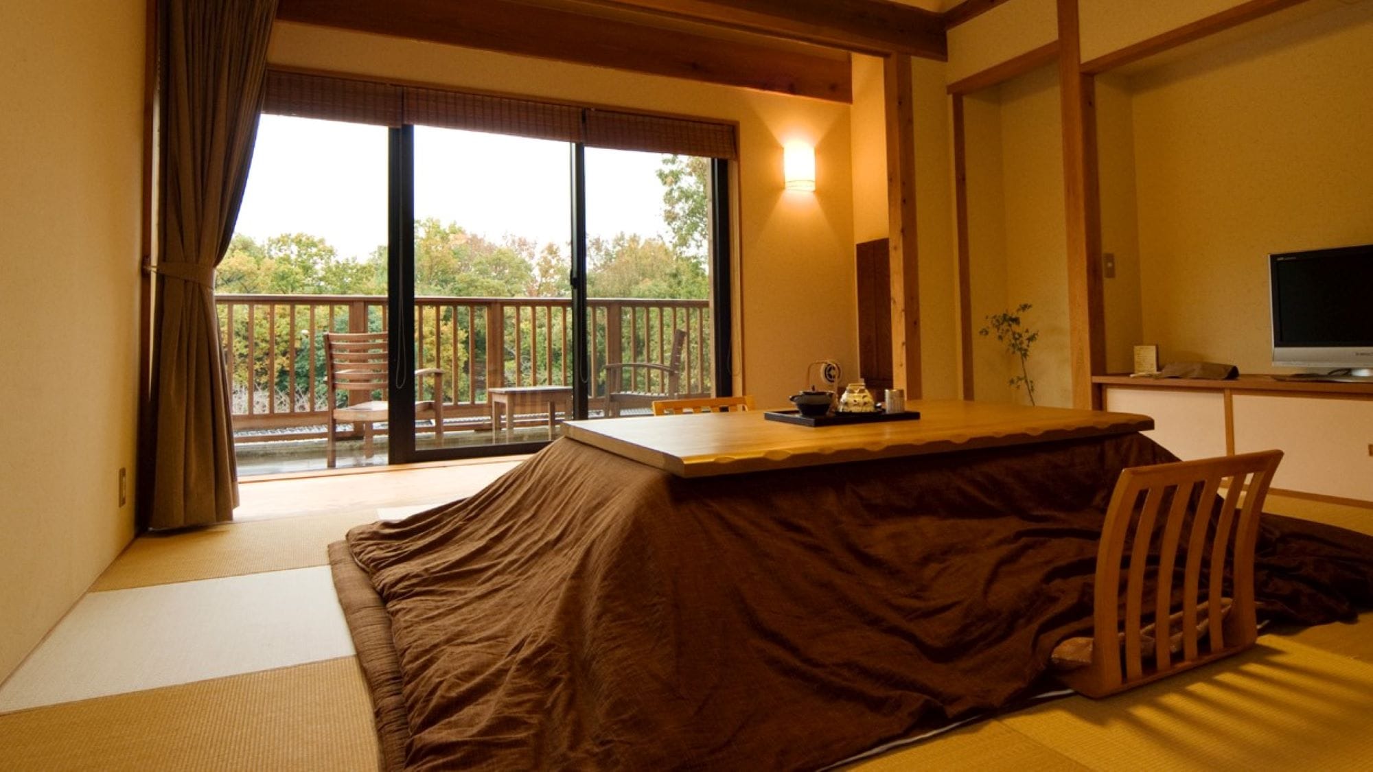[Bettei Yamanoto] ``kotatsu'' hangat hanya tersedia selama musim dingin.