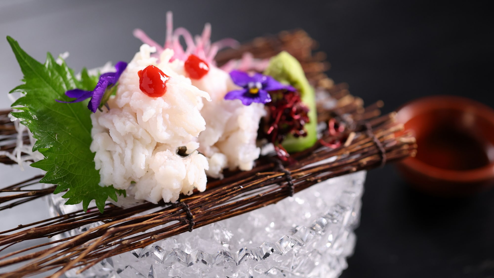 [Summer only] "Hamo no Otoshi" is a refreshing dish of carefully prepared conger eel combined with pickled plum.