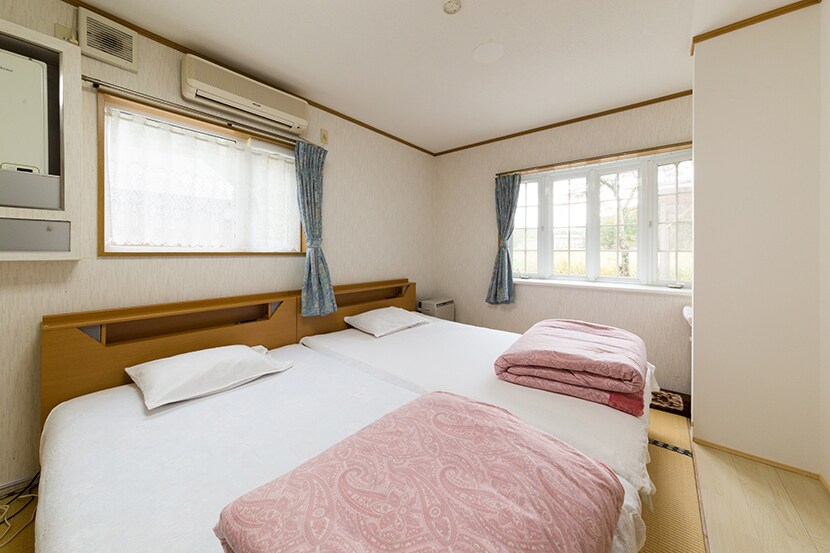 Renovated 5LDK [1st floor] Twin room with shower room, vanity and double/semi-double bed
