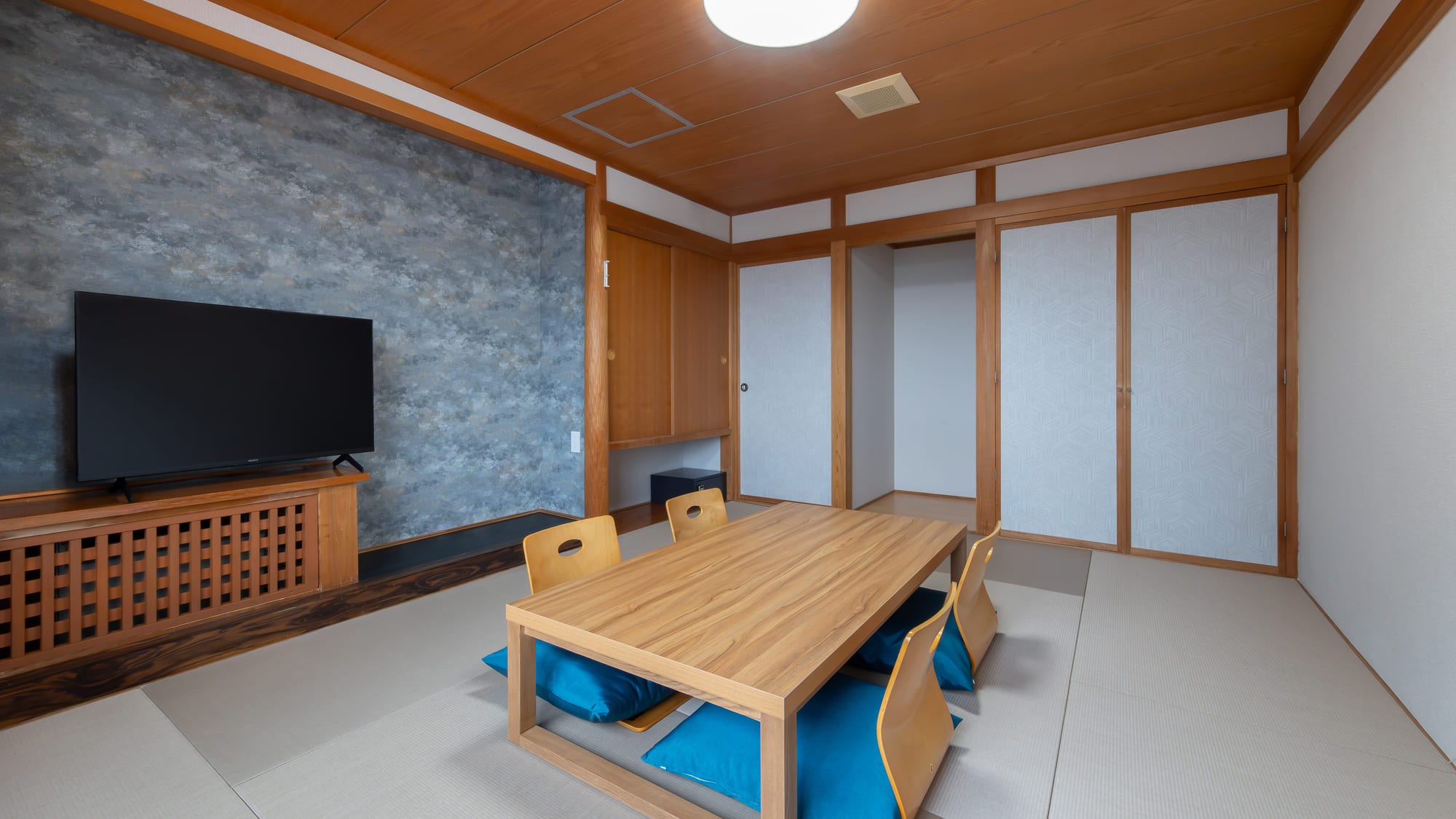 <Renewal scheduled for December 2025> Japanese-style room (10 tatami mats + 8 tatami mats) No bath A room with two separate Japanese-style rooms