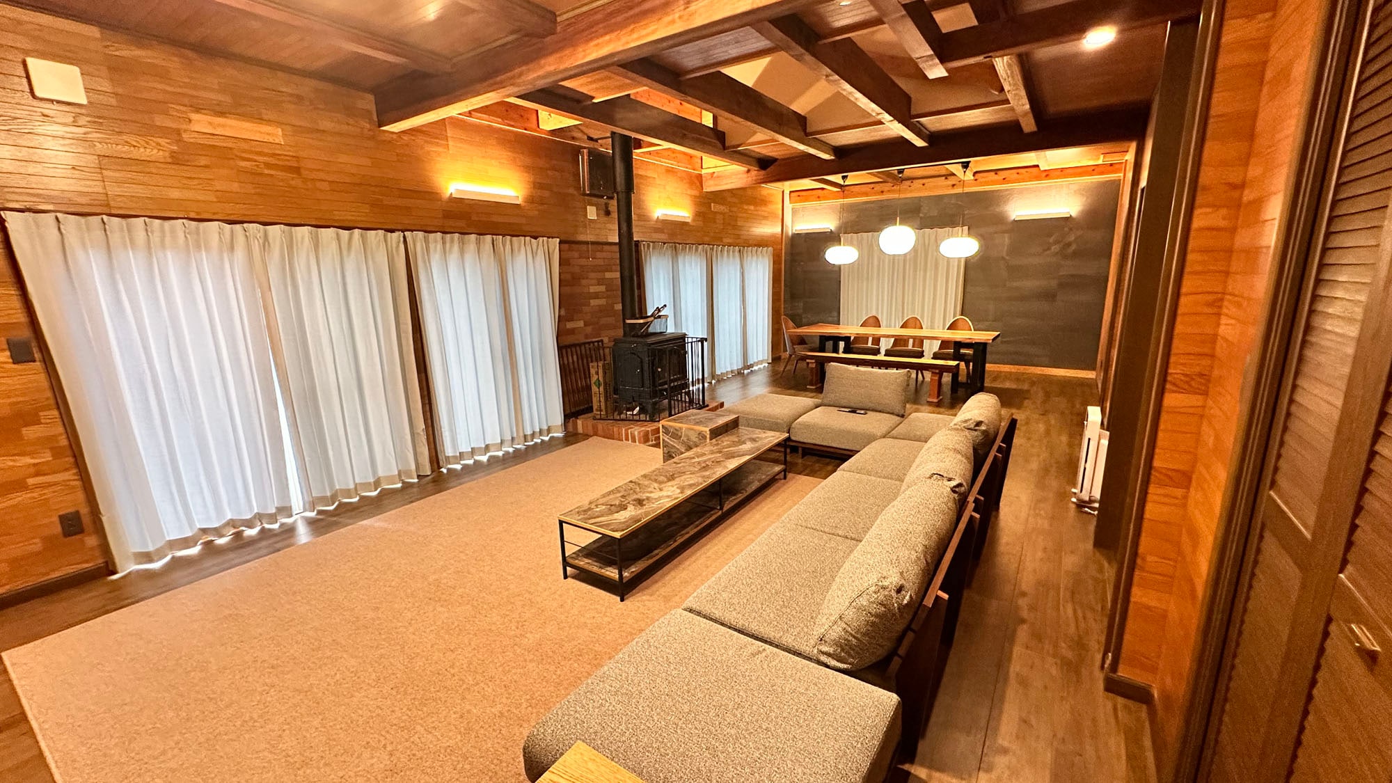 [Deluxe Villa] You can also spend your time lying down on the attached sofa...