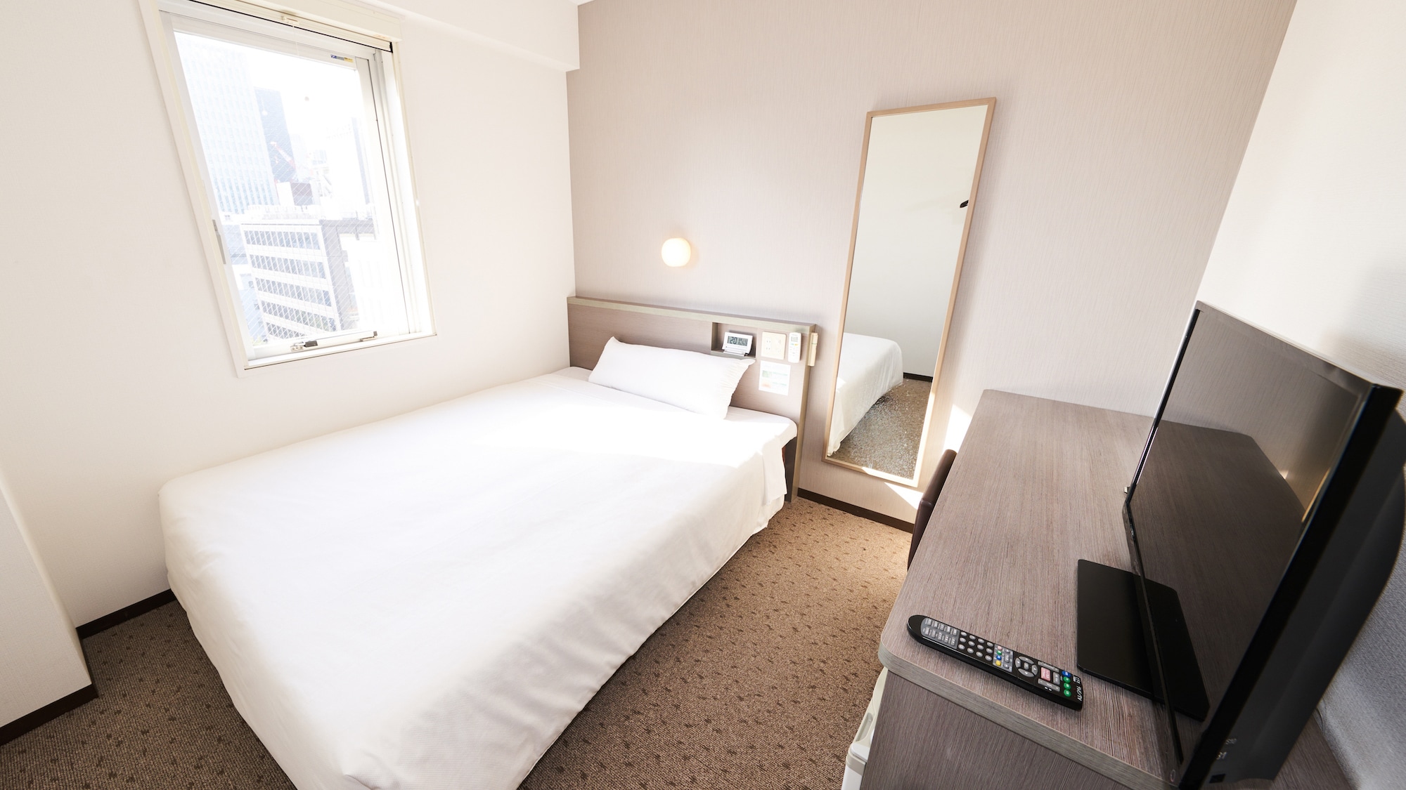 A 150cm wide bed and a mattress with just the right amount of firmness will ensure you a good night's sleep.