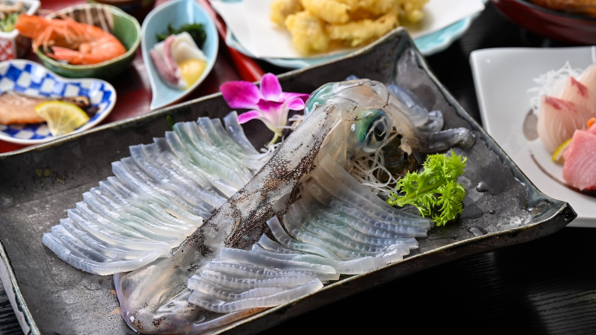 Fresh, translucent flesh, with a sweet taste that fills your mouth