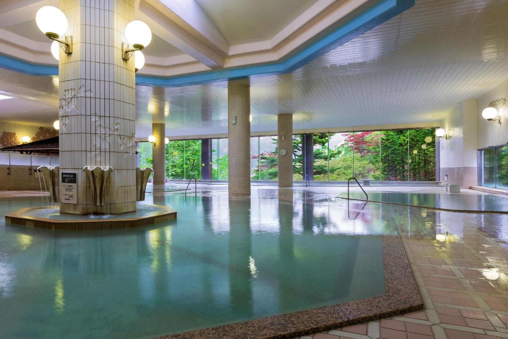 다이 이치 타키 본관의 온천 대욕장