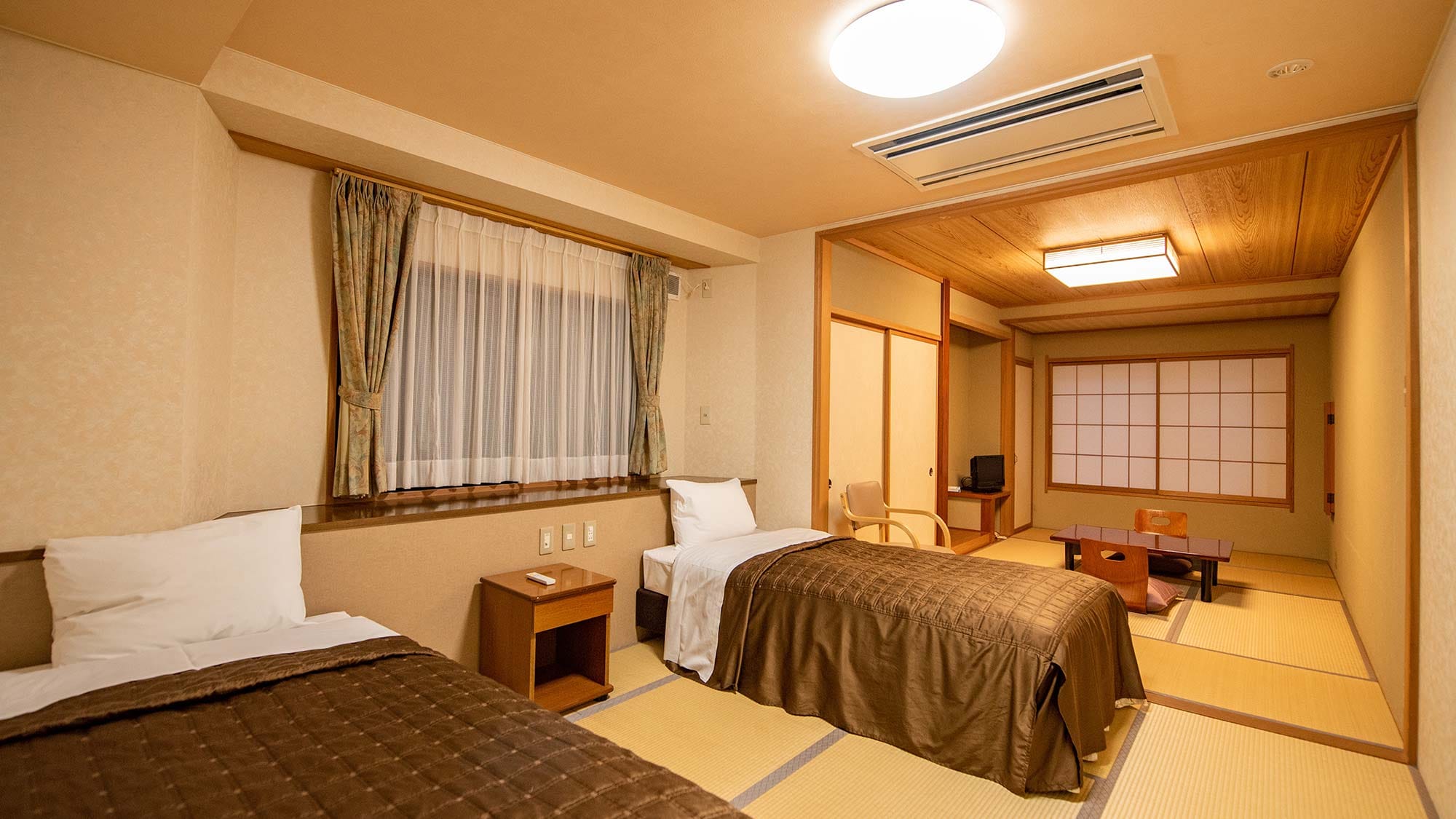 ・ Barrier-free room "Kizuna no Ma" Japanese-style room 7.5 tatami mats + bedroom 6 tatami mats
