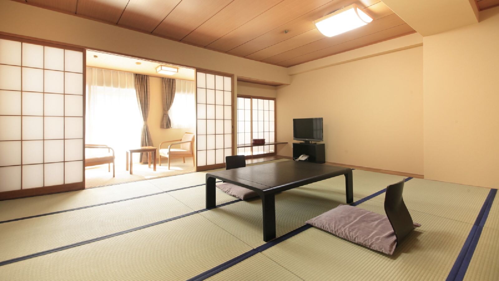 [Tầng 1 đến tầng 2 B] Phòng kiểu Nhật 15 chiếu tatami + nhà vệ sinh có vòi sen...B...