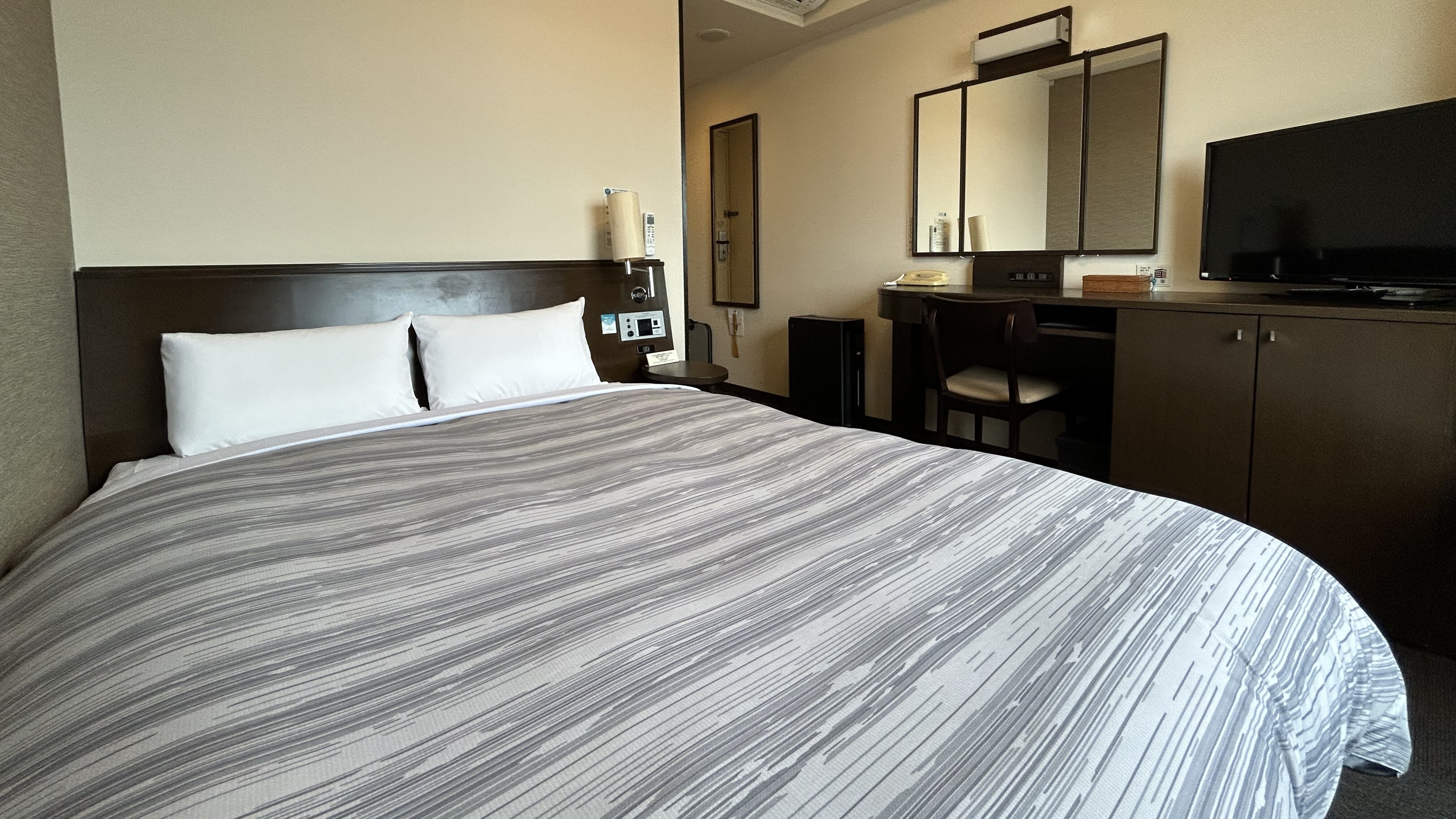 Tempat tidur semi-double yang nyaman lebar 140 x 196 14 meter persegi