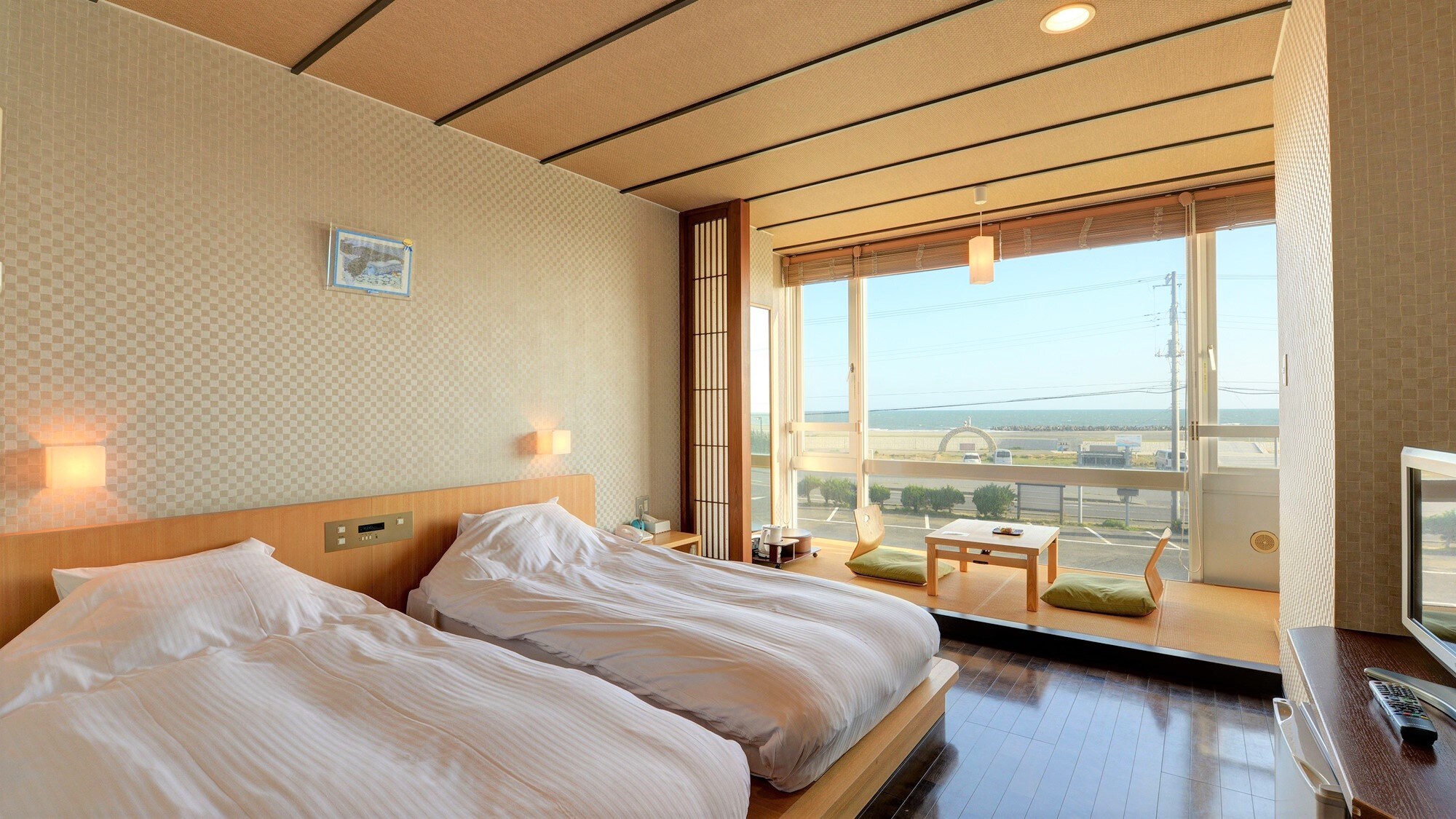 *Example of a Japanese-Western style room/All rooms are over 12 tatami mats in size and have an ocean view with a view of the endless blue horizon!