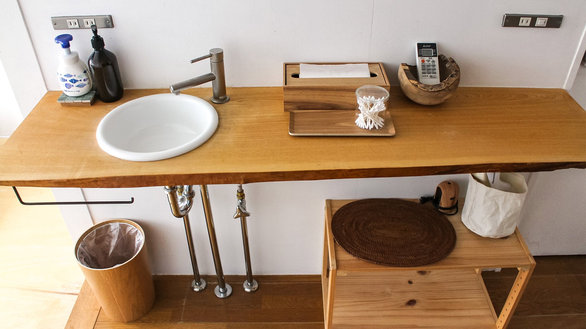 ・[Example of a private room] The room also has a private sink, toilet, and shower room.