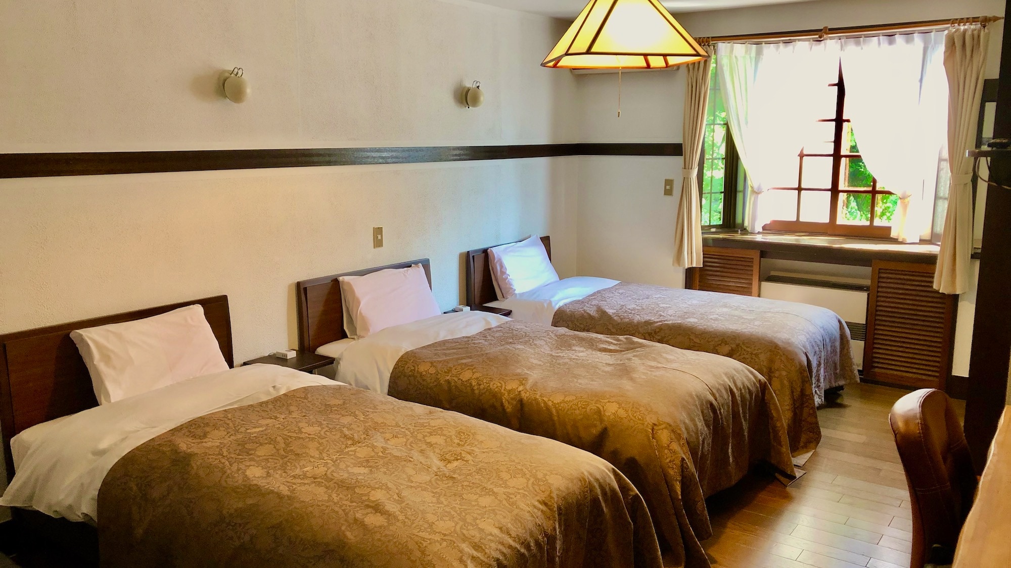 Western-style room triple