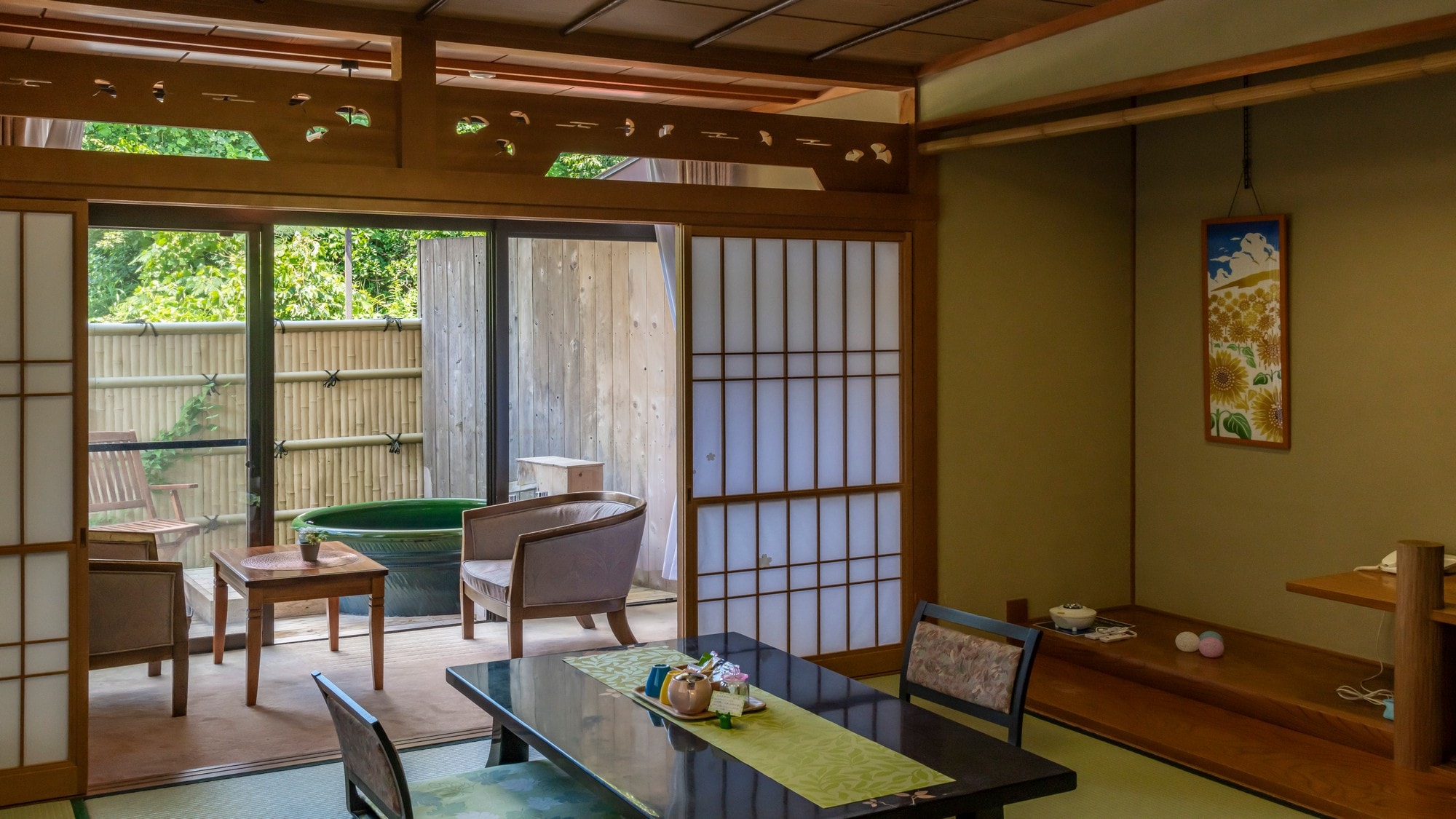 You can heal your daily fatigue in a relaxing Japanese-style room.
