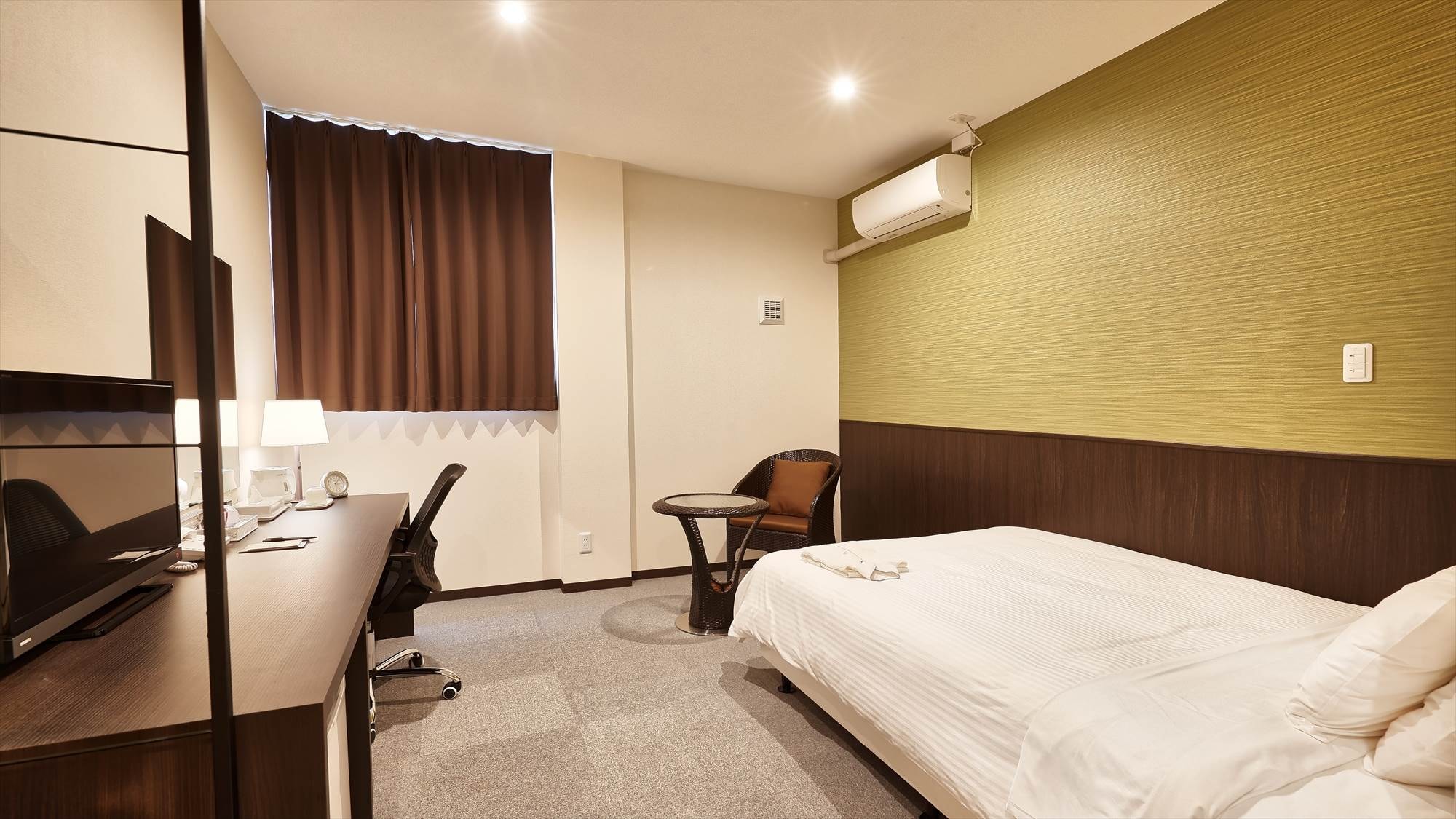 【A double room】