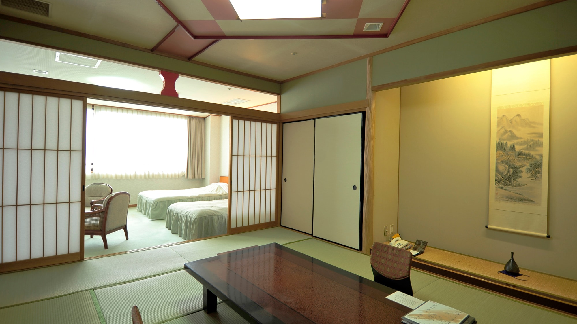 ● Japanese and Western rooms 10 tatami mats + twin beds (63 square meters or more)