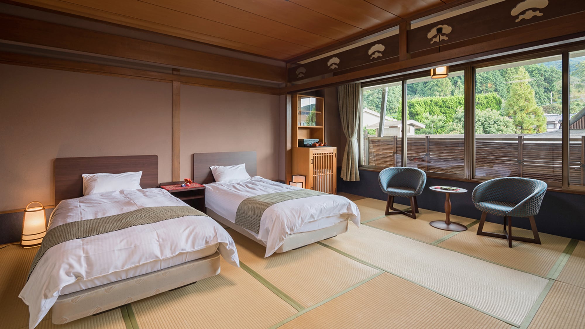 [Main Building / Japanese Modern] This room has two beds in a Japanese-style room.