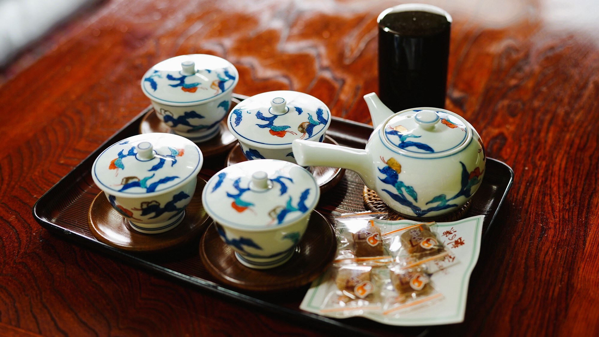 享用茶和甜點，小憩片刻