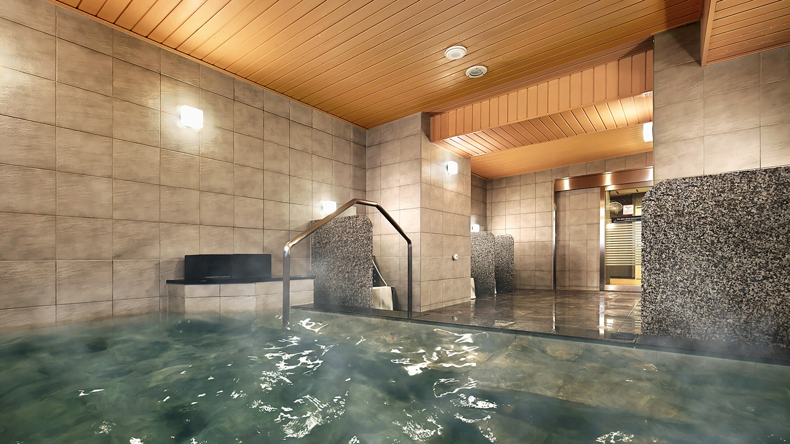 Large bath (for men)