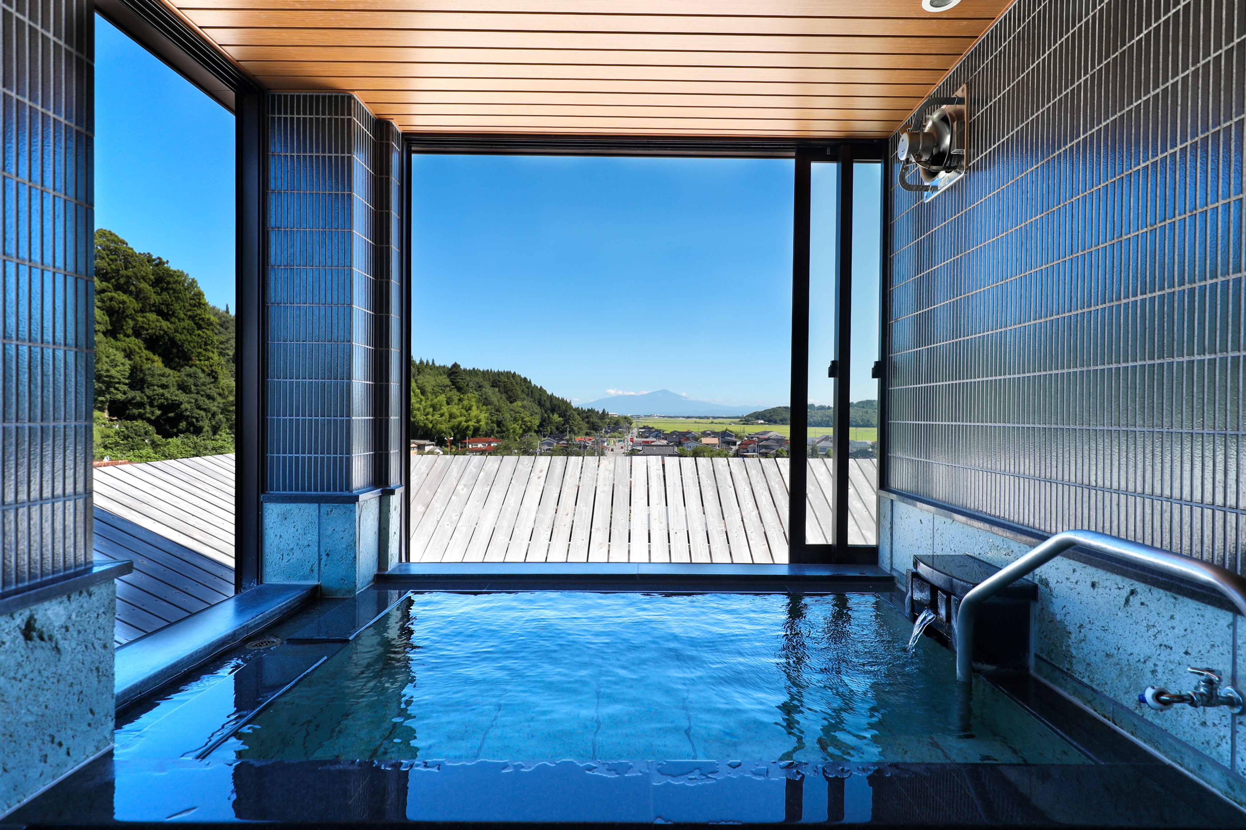 Semi-open-air private observation bath "Manten"