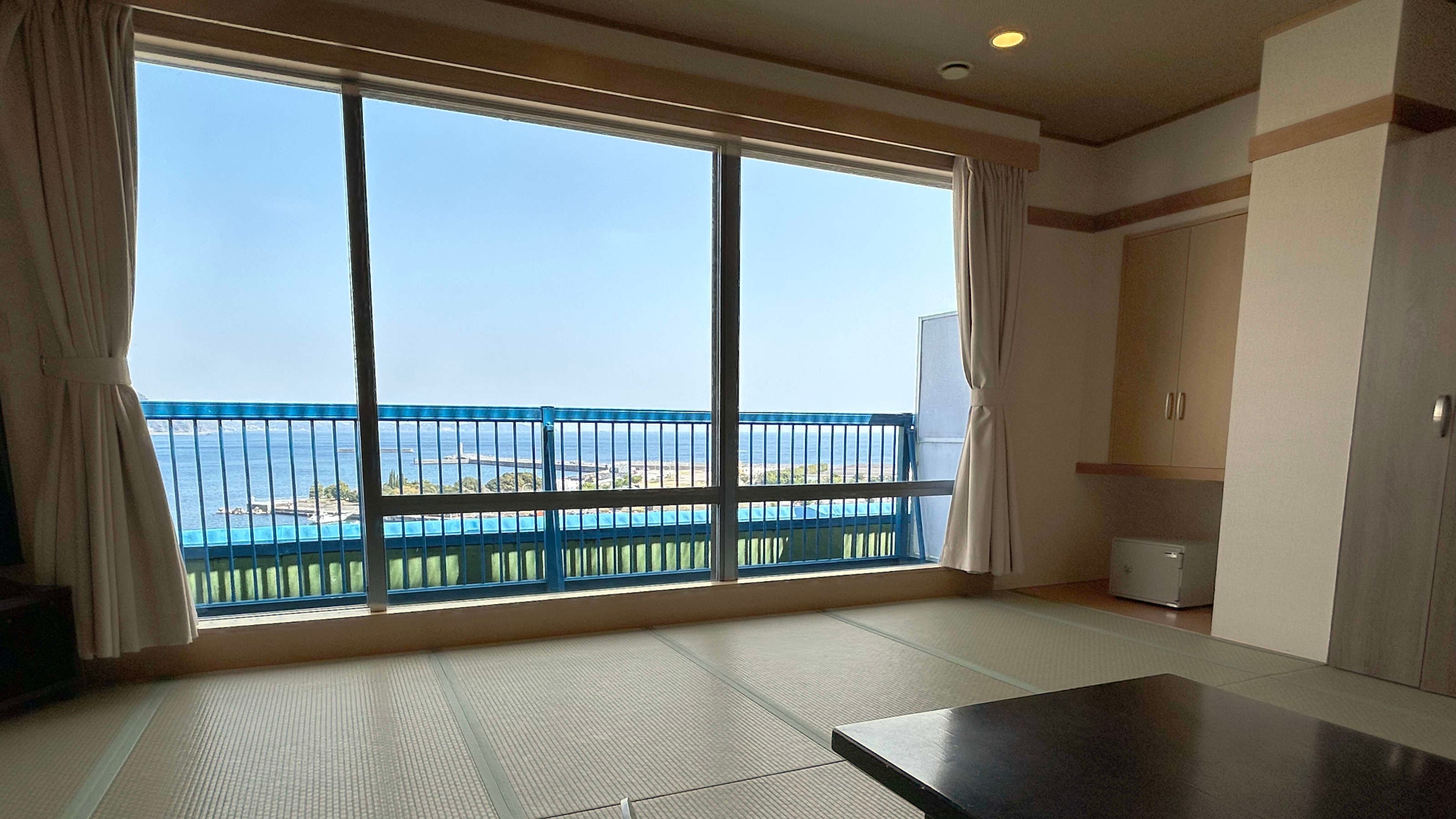 [Special room, top floor] Large Japanese-style room (stairs available)