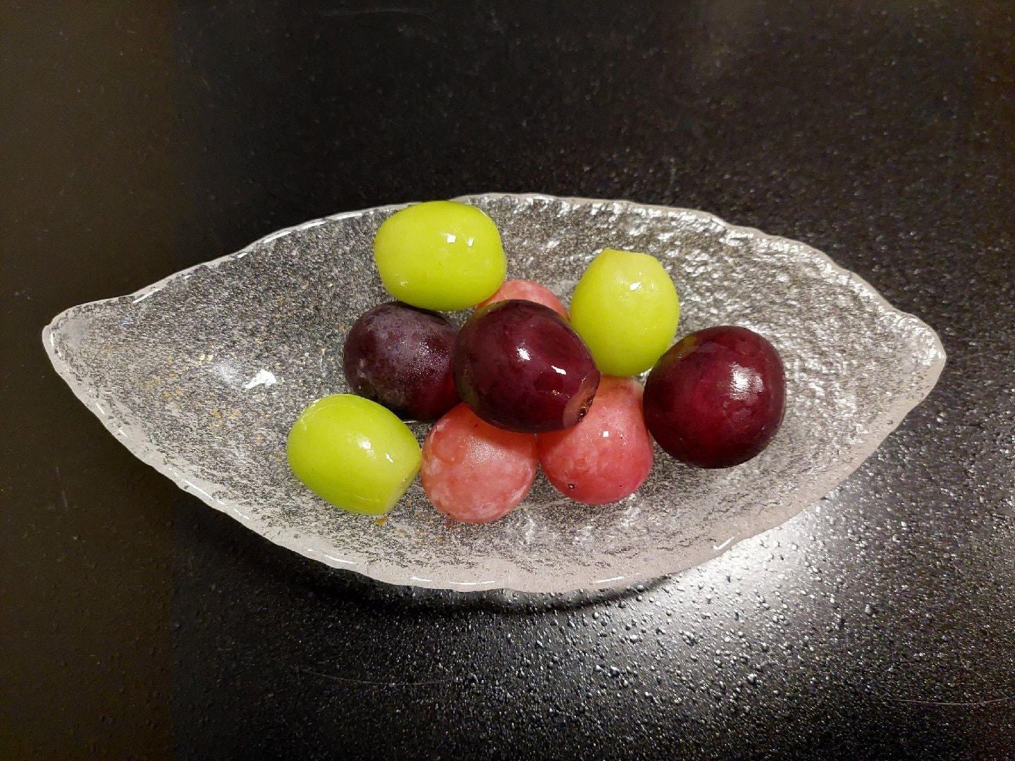 20260917_200048　夕食デザートブドウ.jpg