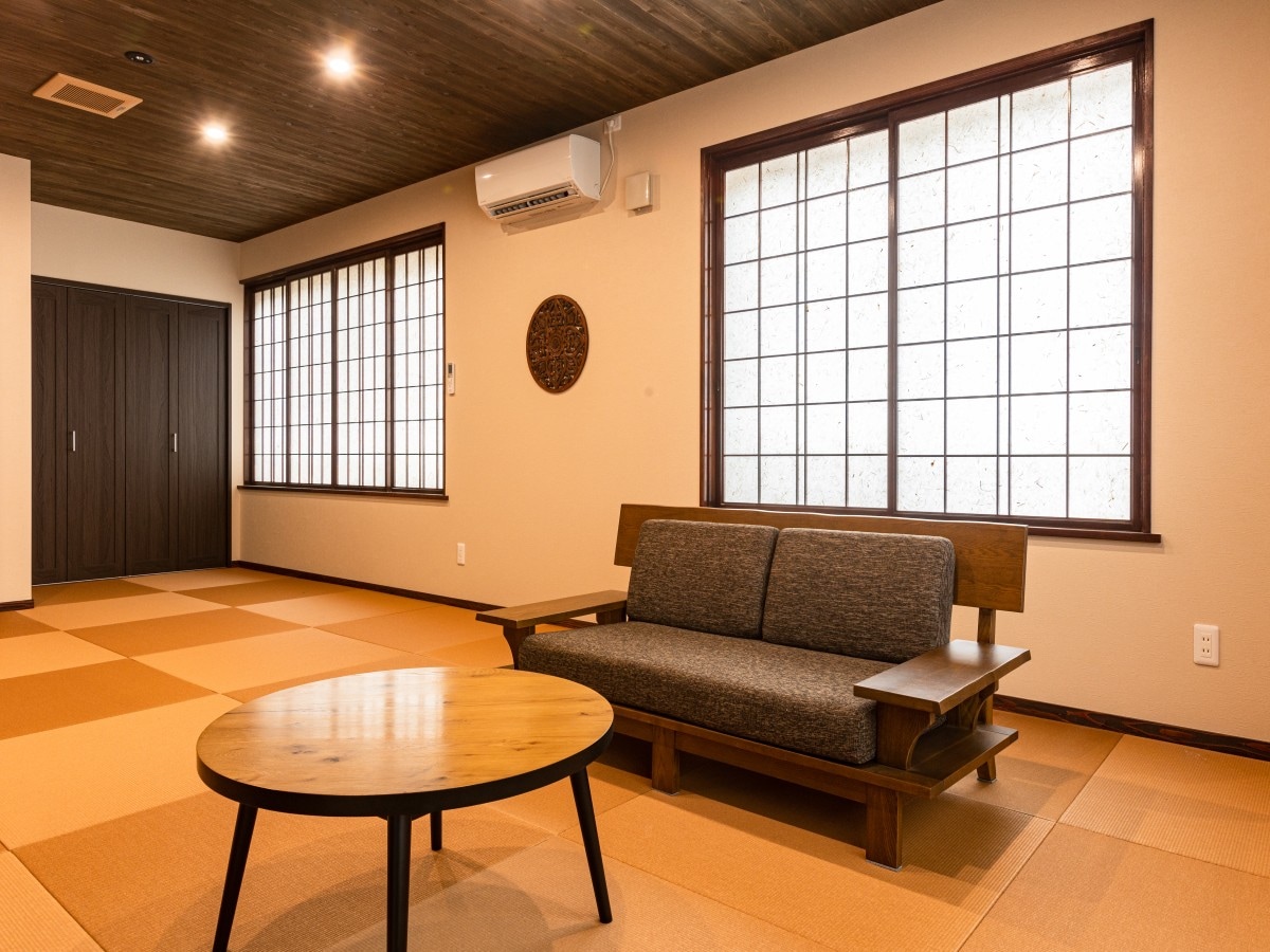 2022 Renovated Japanese-style room 16 tatami mats 202