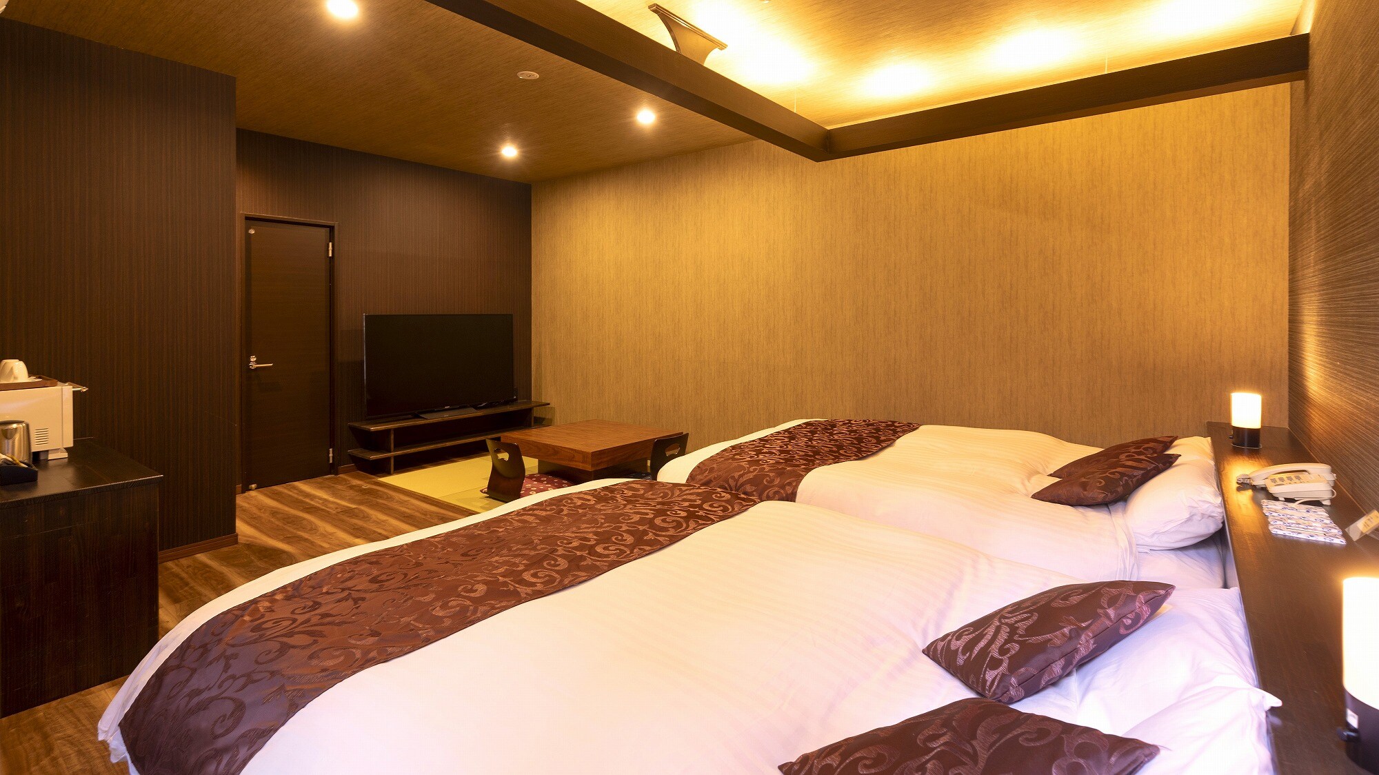 [Japanese-Western room/Rock bath] With open-air bath