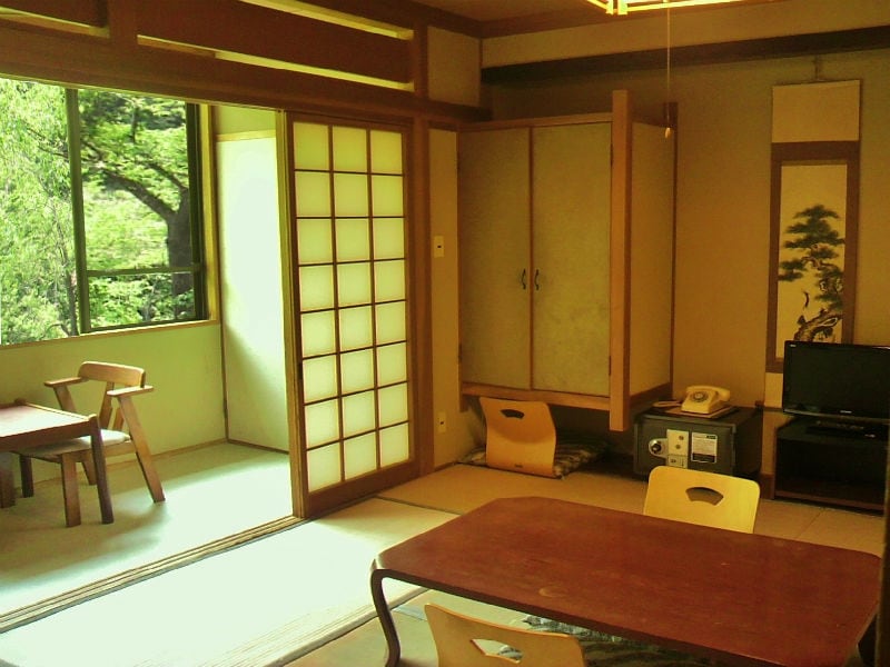 [Mountain side] 8 tatami room with bathroom and toilet (example) The lush greenery and trees make you feel the change of seasons