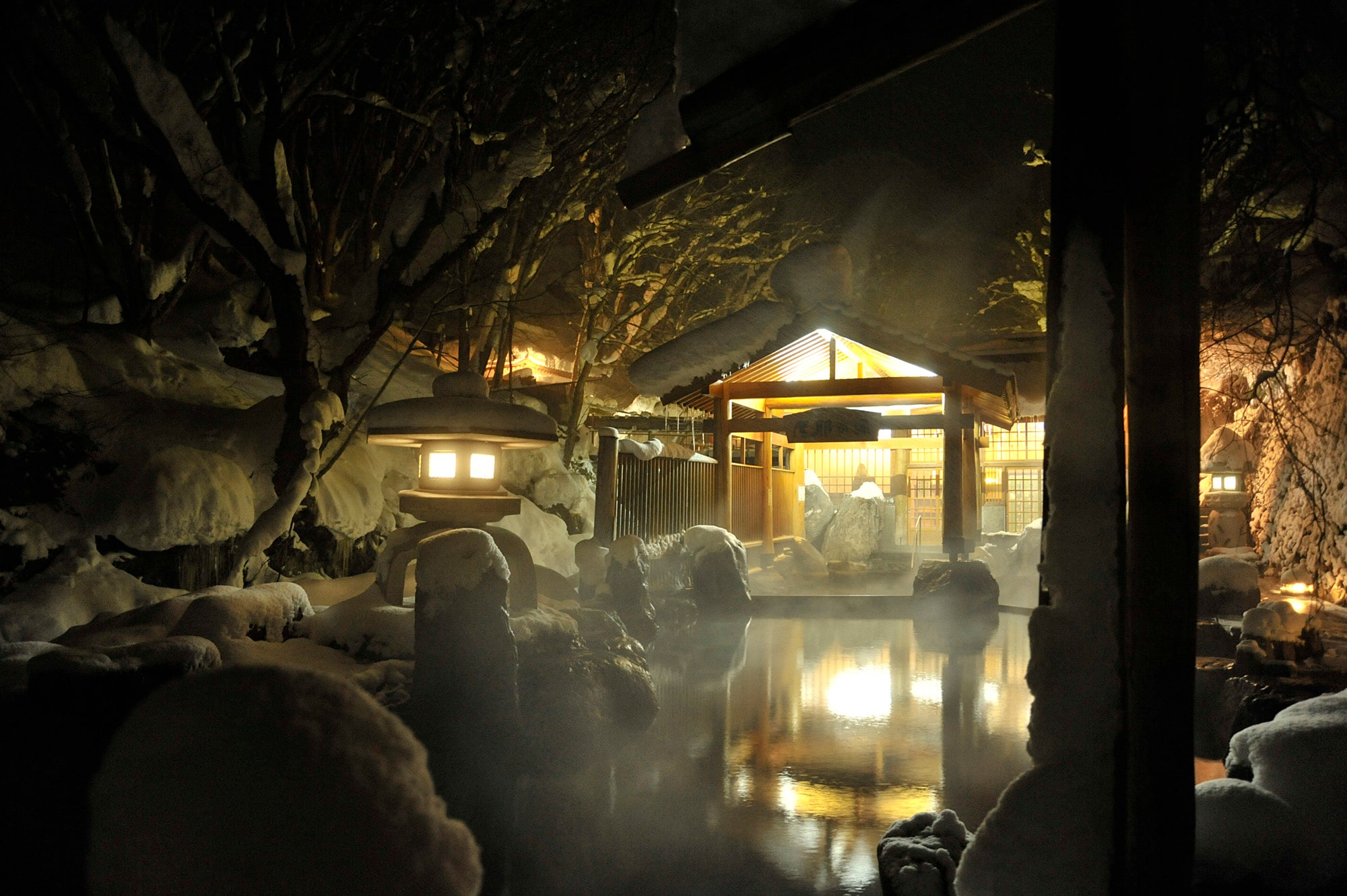 雪露天浴池