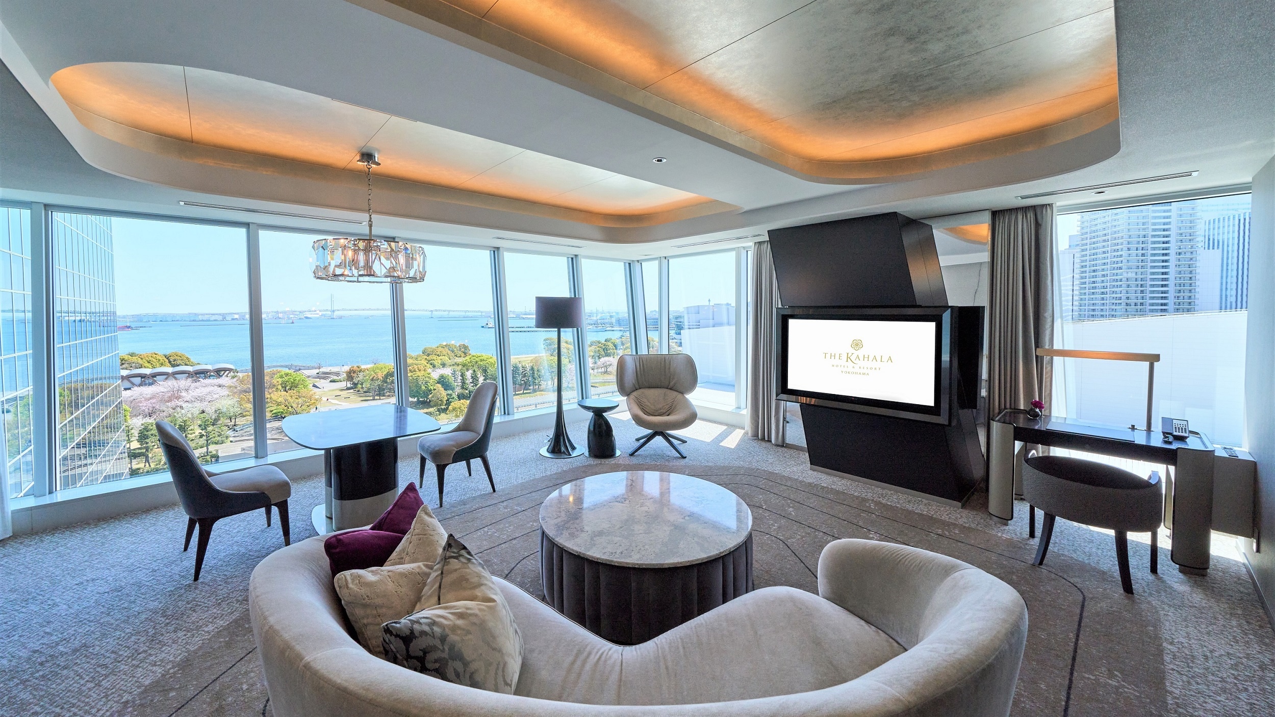 Living Room (The Kahala Suite King)