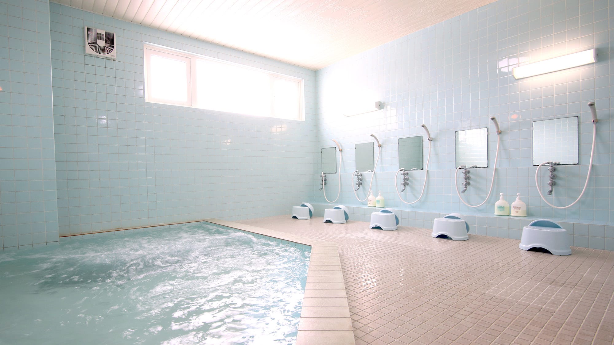・Men's bath: Large public bath available 24 hours a day (except during cleaning hours)
