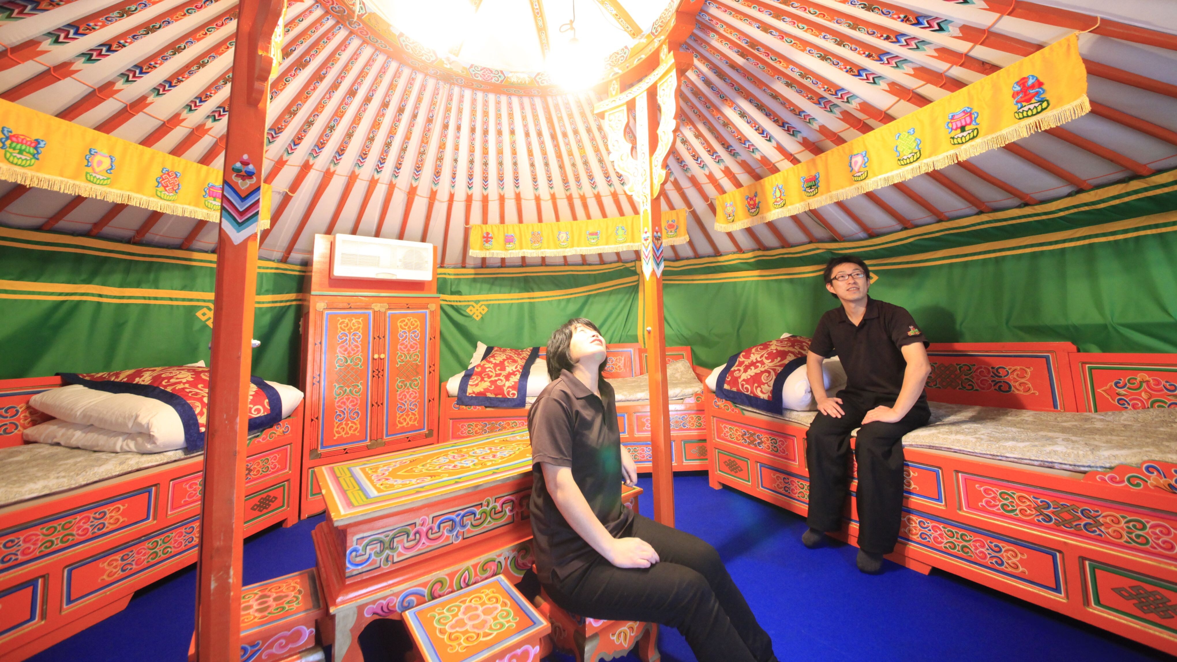 การพักผ่อนในเต็นท์มองโกเลียก็เยี่ยมยอดเช่นกัน