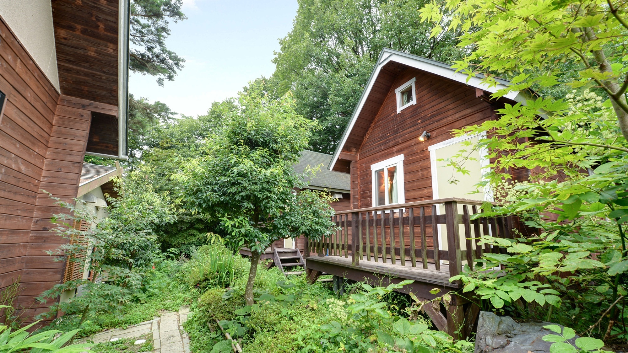 *[Log House/N] This is an independent type where you can stay without worrying about your neighbors.