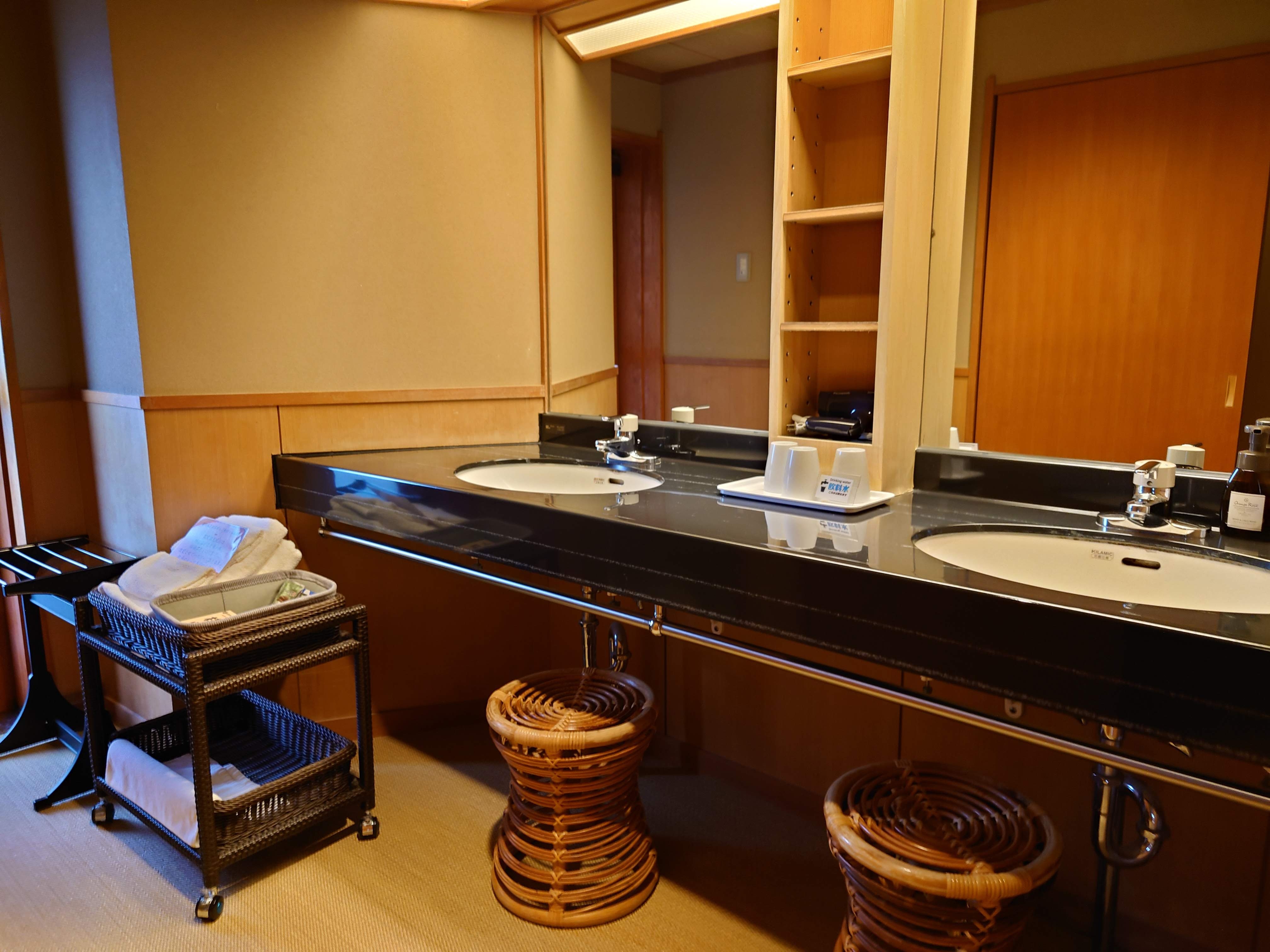 [Japanese-style room with open-air bath] 2 to 3 people