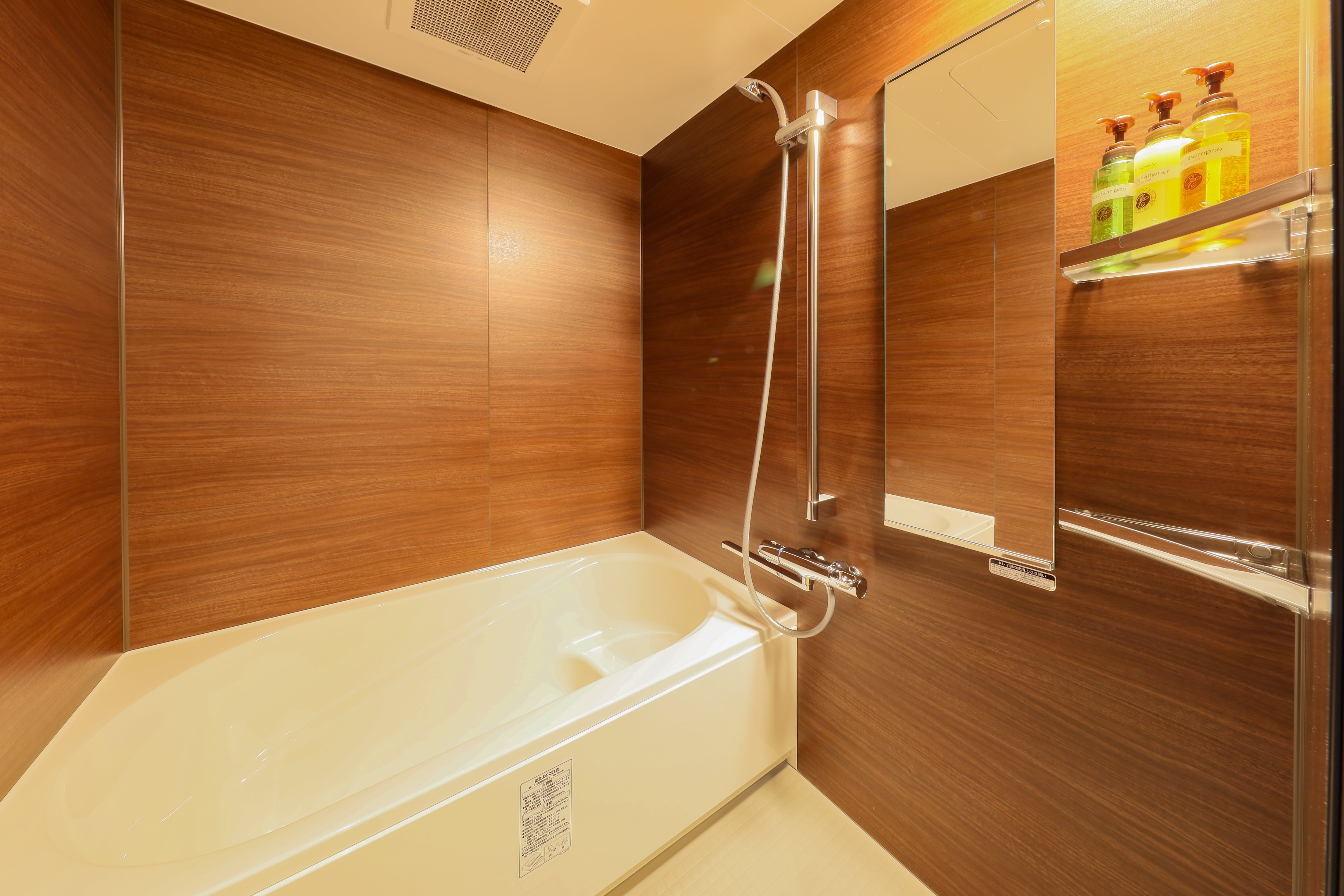 Deluxe Twin Room Bathroom