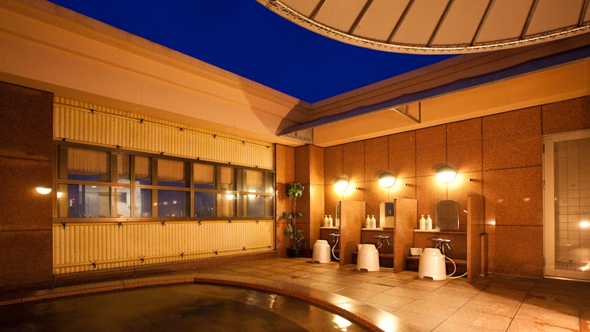 Men's hot spring open-air bath (16:00 to 23:00 at night)