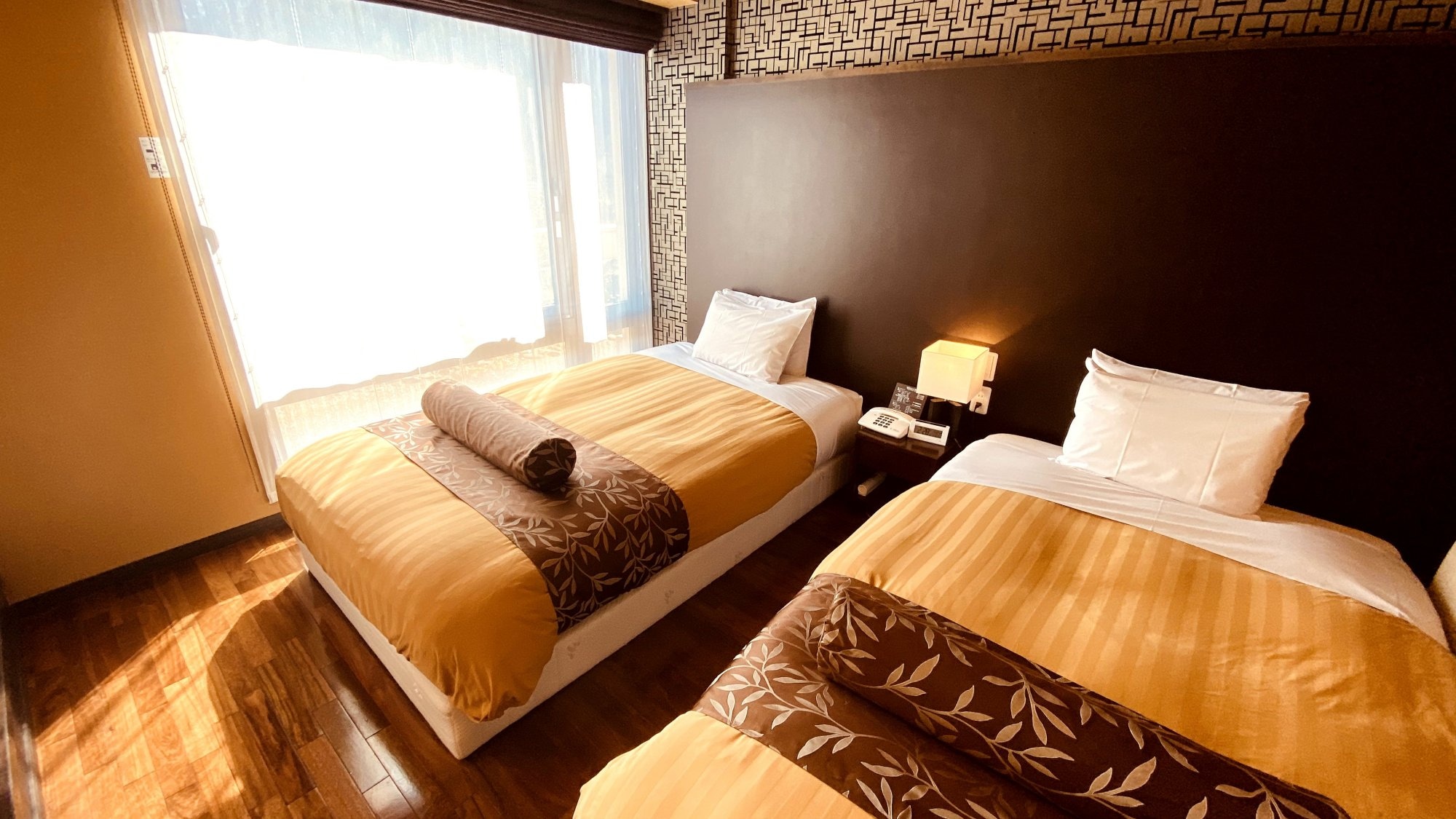 [Ruri]: Twin room + 4.5 tatami Japanese-style room + living room [Ruri]: Ceramic bath [Ruri]: Floor plan