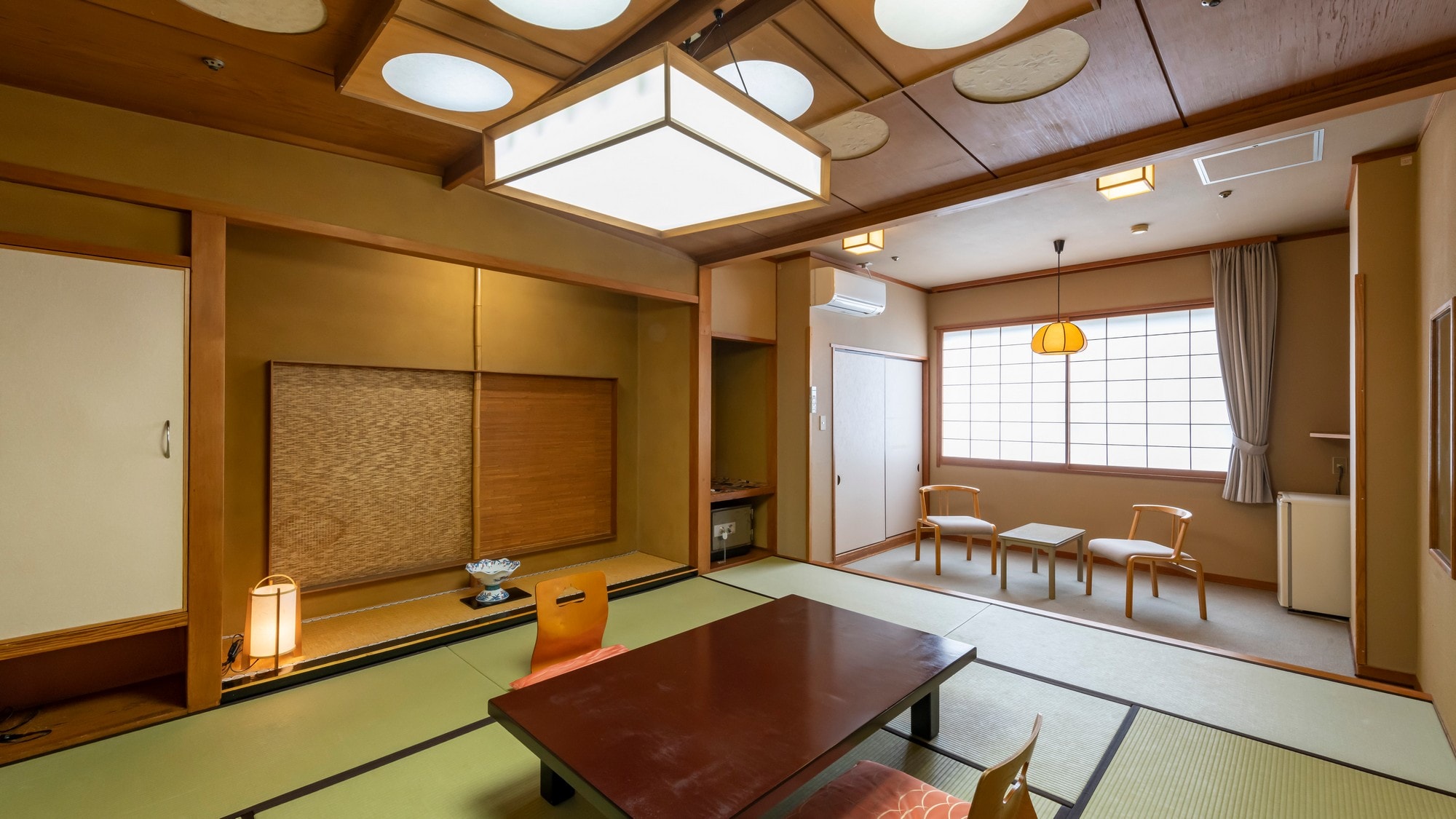 혼마루 일본식 객실 이미지. 구식의 차분한 객실.