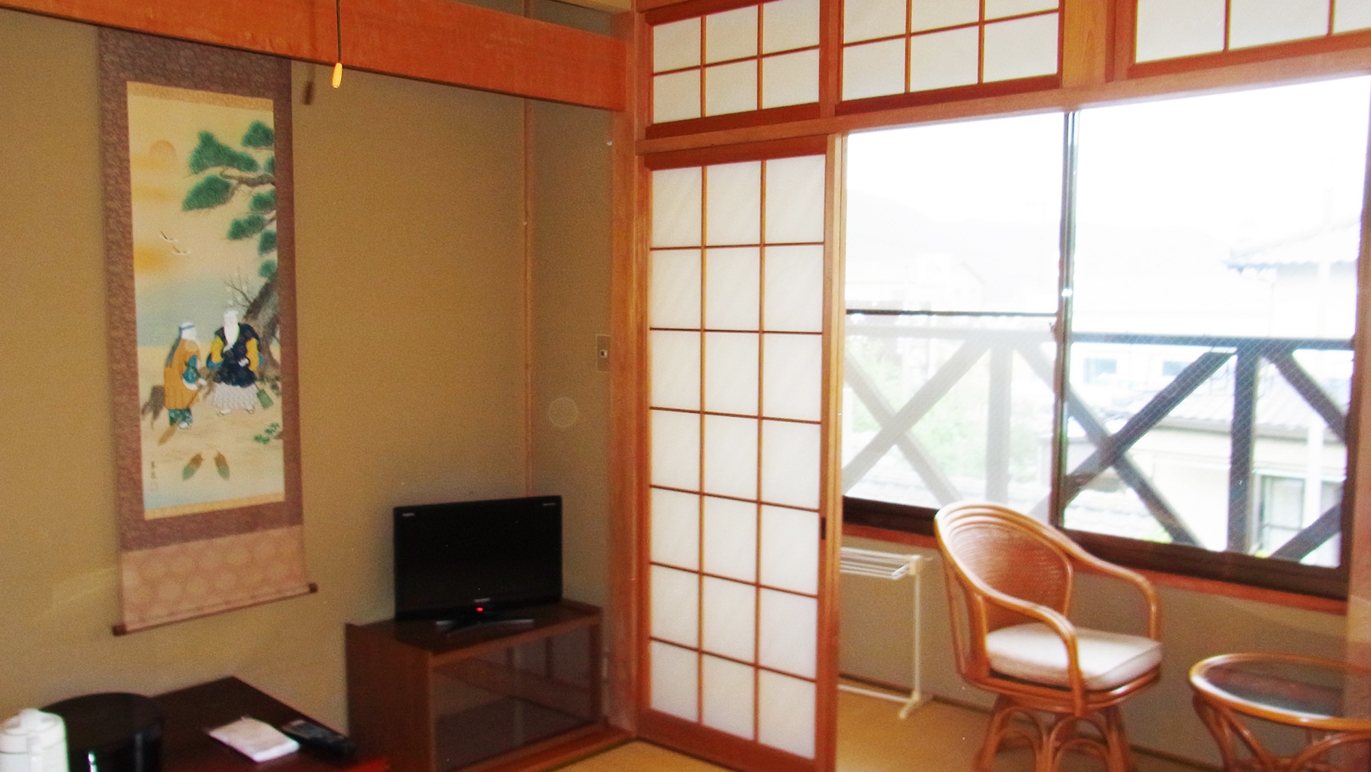 *[Example of a guest room] Separate bathroom and toilet / equipped with a sink, air conditioner, TV, and Wi-Fi / no refrigerator