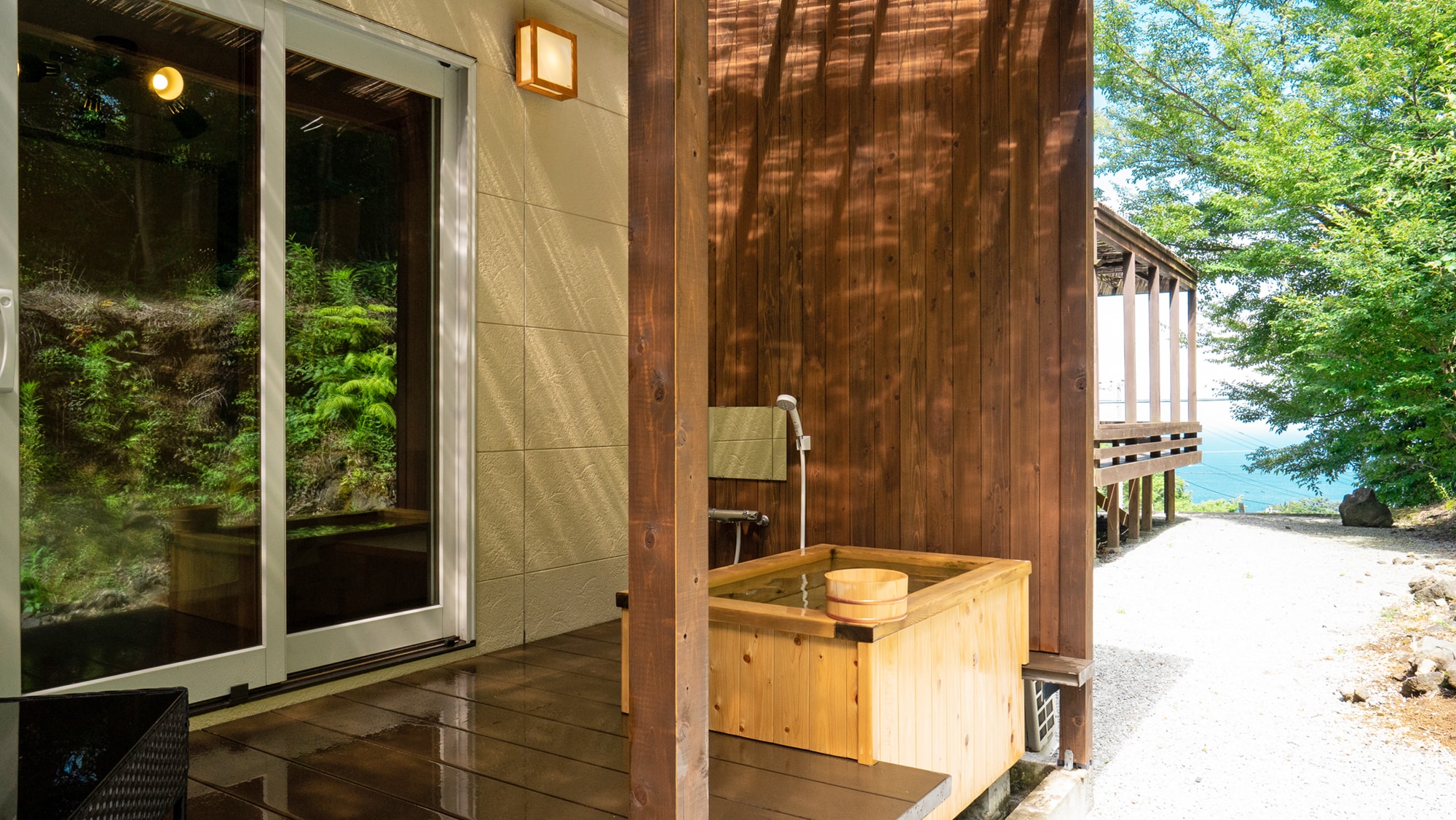 In 2021, the terrace and bath of the guest rooms on the 1st floor with natural cypress open-air baths will be renovated!
