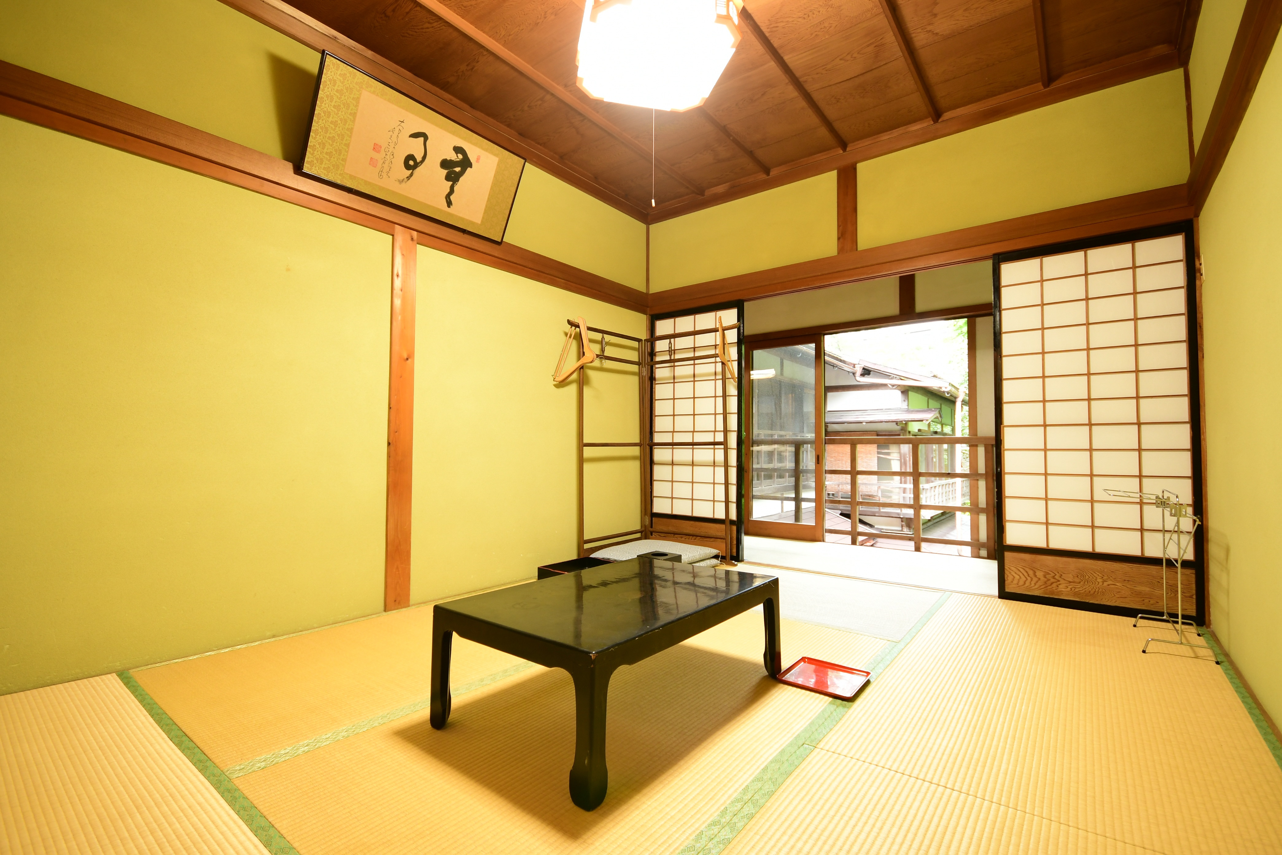 Example of a 6 tatami Japanese-style room facing the garden (with air conditioning and Wi-Fi)